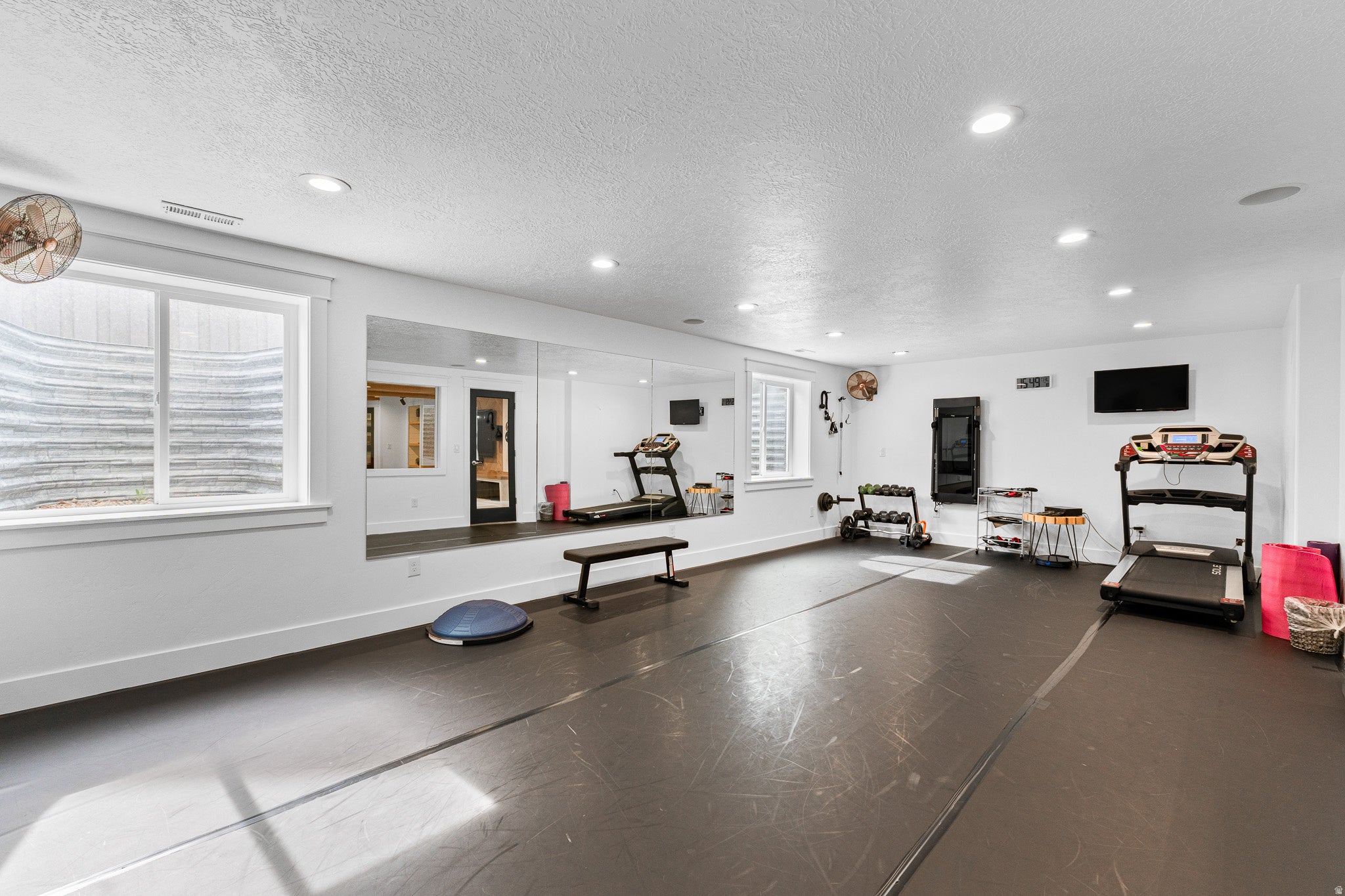 Fruit Heights, Utah, 84037, United States, 6 Bedrooms Bedrooms, ,4 BathroomsBathrooms,Residential,Contingent,2045711