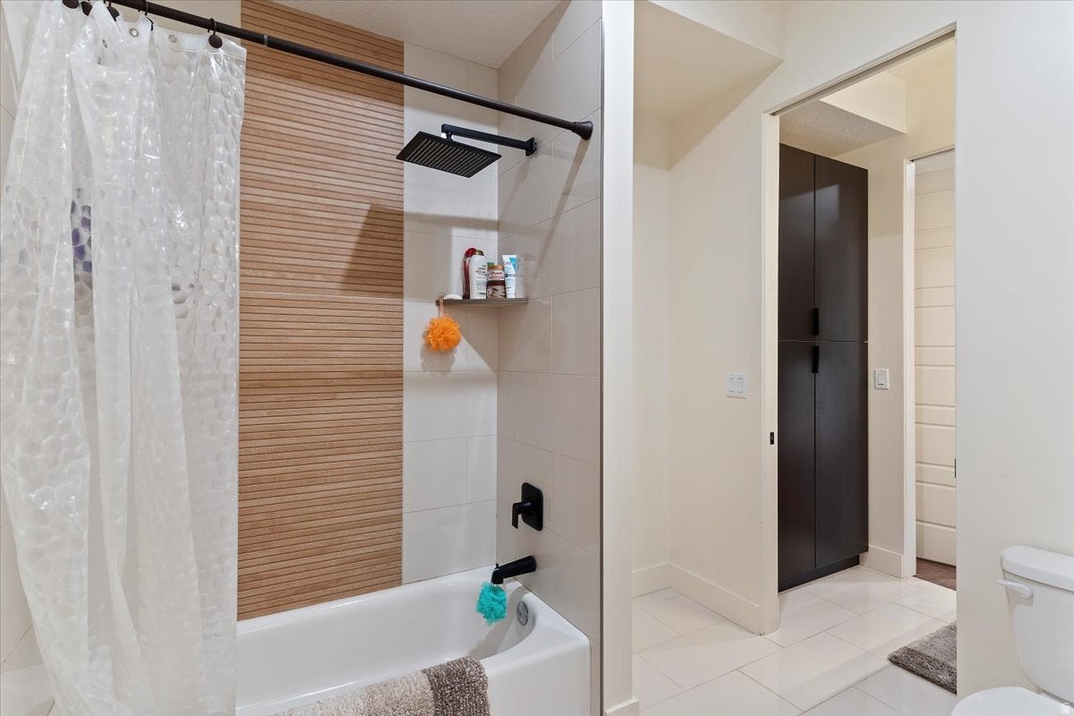 Fruit Heights, Utah, 84037, United States, 4 Bedrooms Bedrooms, ,3 BathroomsBathrooms,Residential,Active,1986894