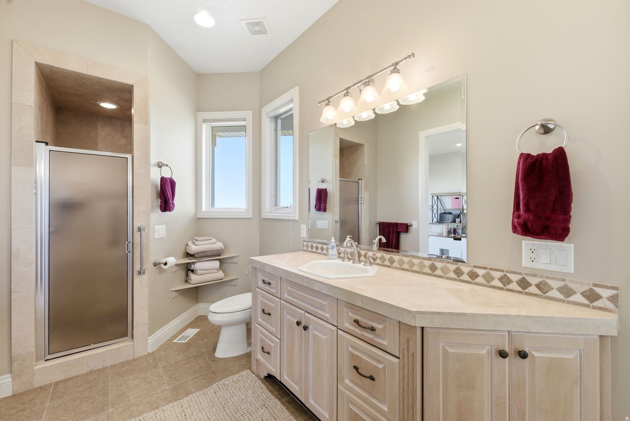 Bountiful, Utah, 84010, United States, 6 Bedrooms Bedrooms, ,6 BathroomsBathrooms,Residential,Active,2044576