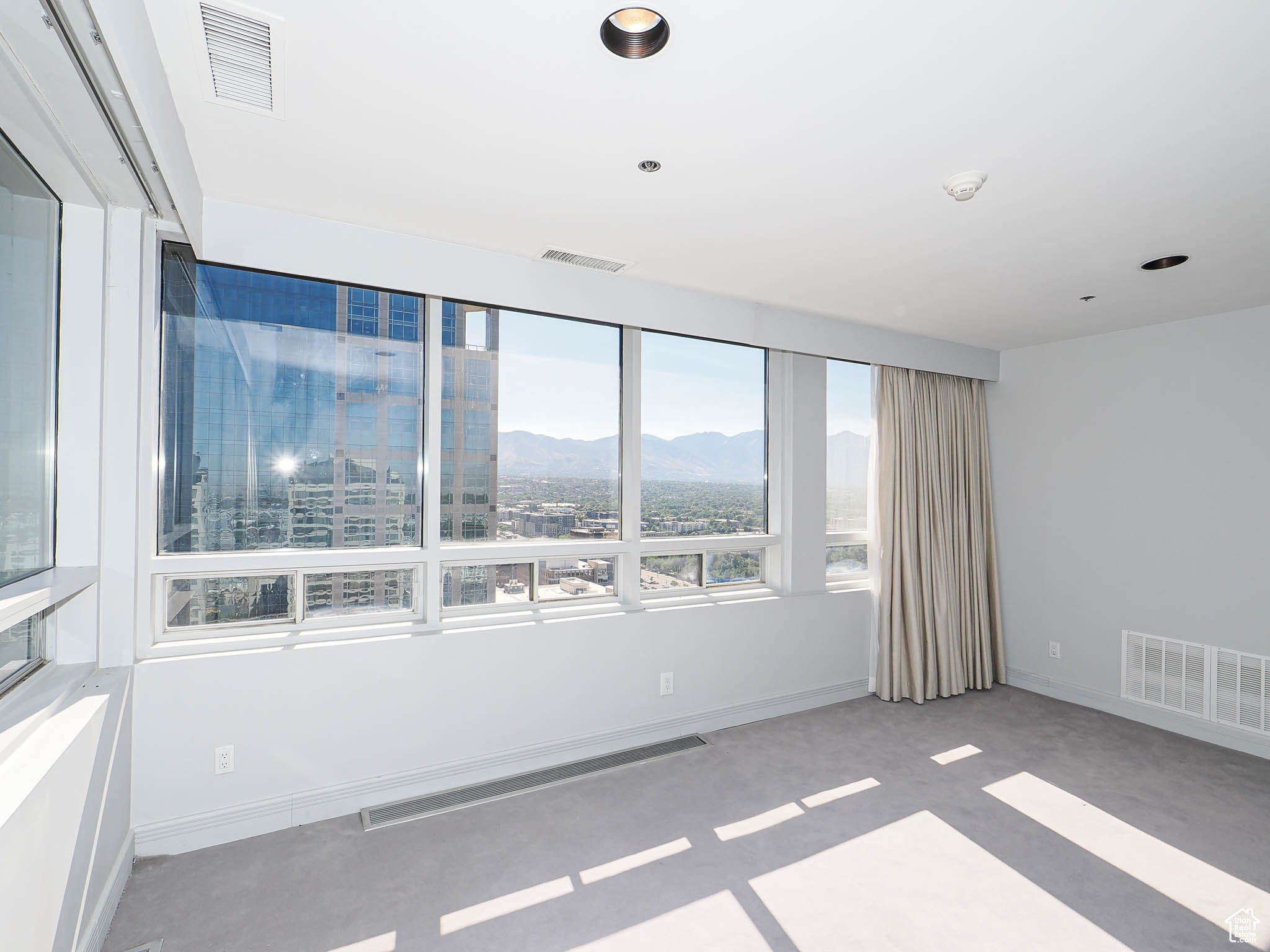 Salt Lake City, Utah, 84101, United States, 4 Bedrooms Bedrooms, ,5 BathroomsBathrooms,Residential,Active,1905069