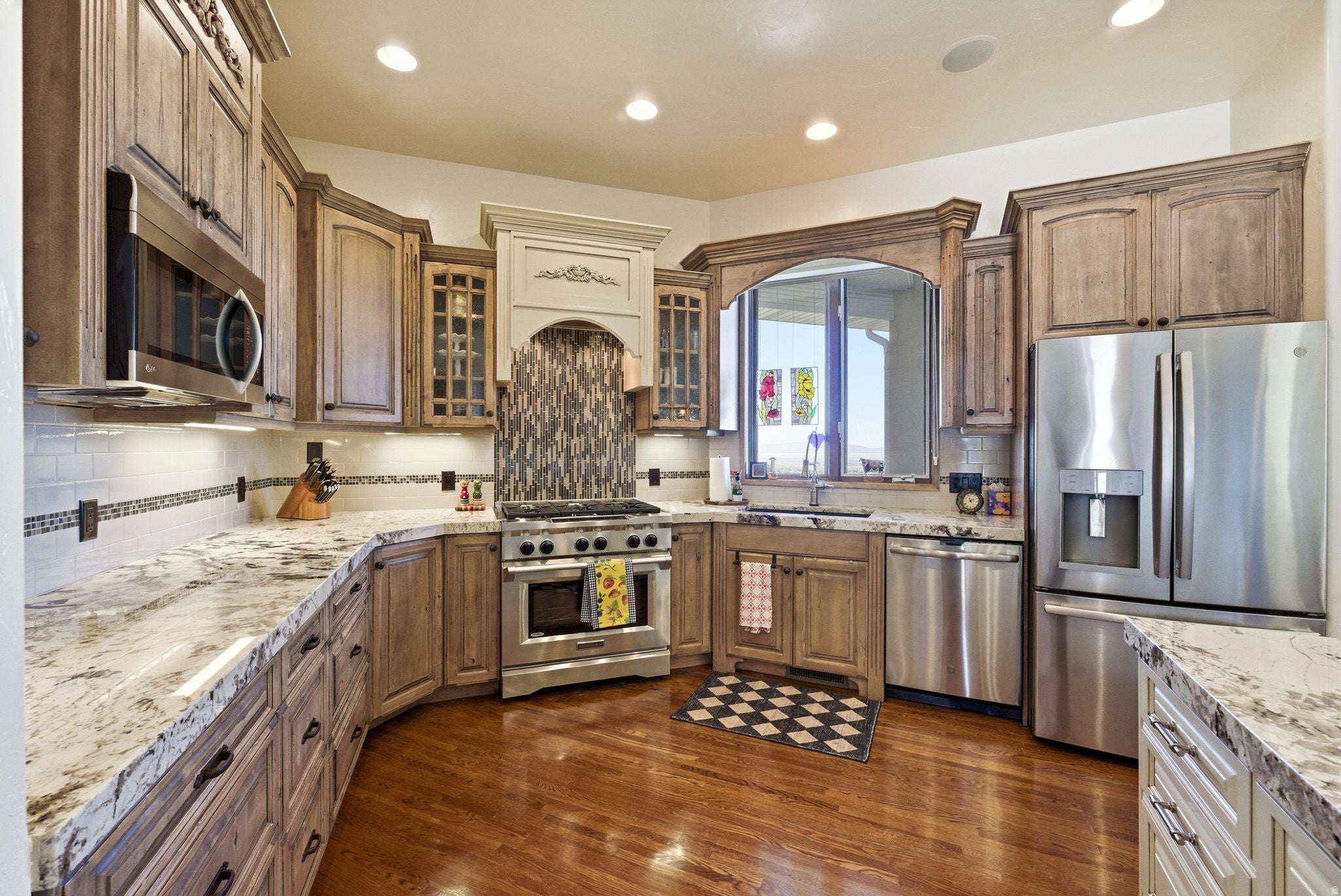 Bountiful, Utah, 84010, United States, 6 Bedrooms Bedrooms, ,6 BathroomsBathrooms,Residential,Active,2044576