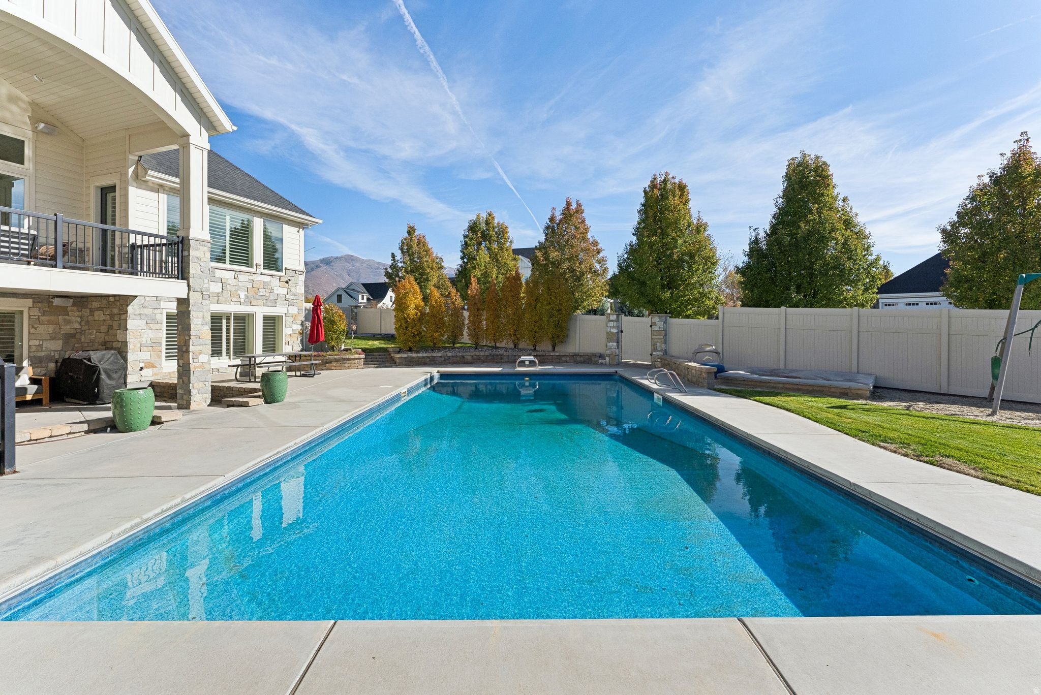 Kaysville, Utah, 84037, United States, 6 Bedrooms Bedrooms, ,5 BathroomsBathrooms,Residential,Active,1973308