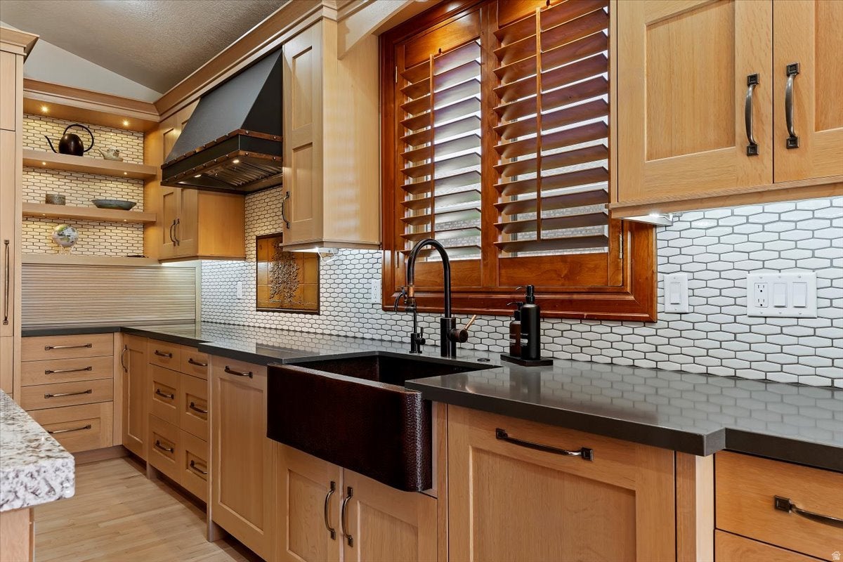 Mountain Green, Utah, 84050, United States, 5 Bedrooms Bedrooms, ,4 BathroomsBathrooms,Residential,Active,1972158