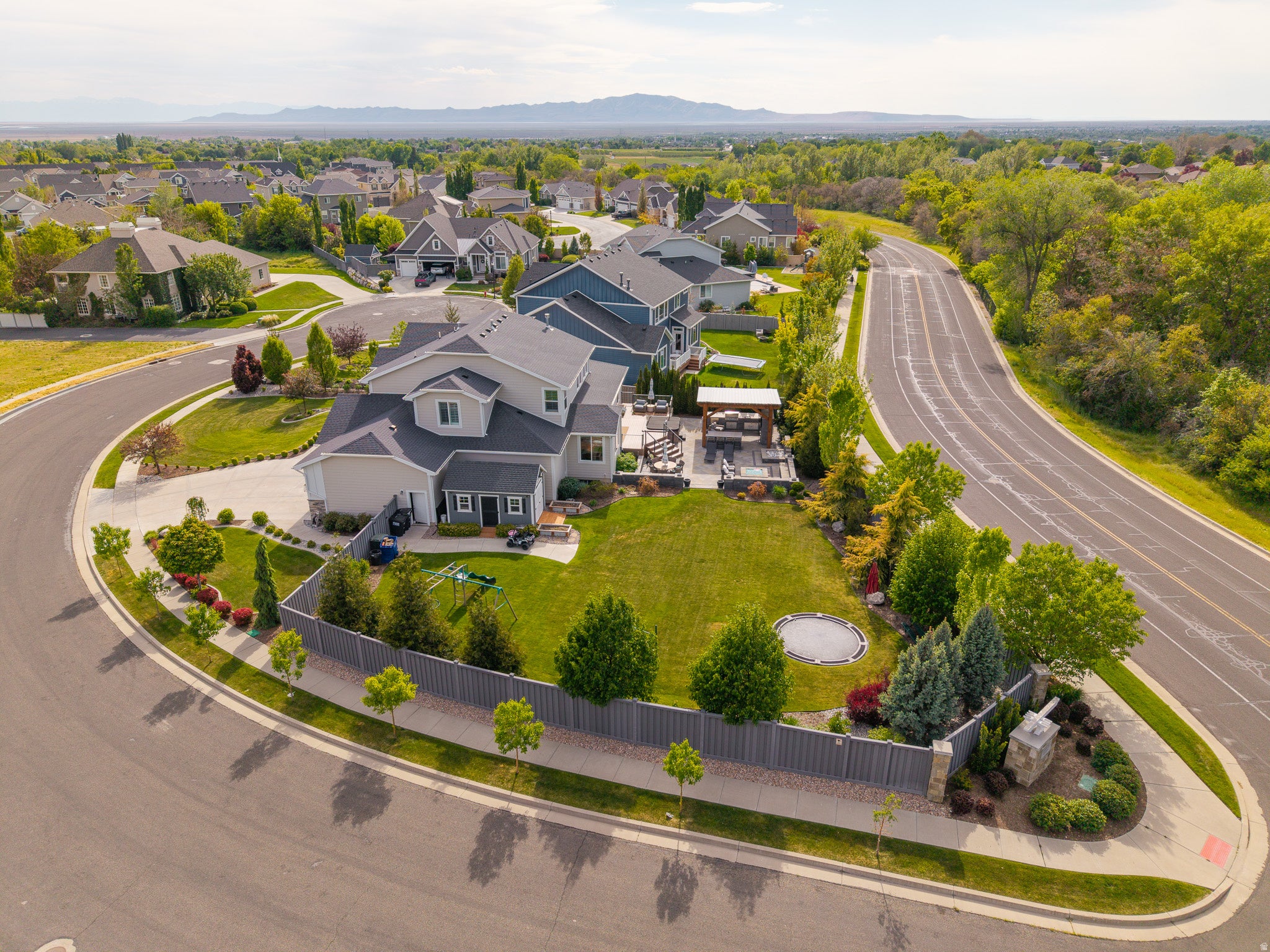 Fruit Heights, Utah, 84037, United States, 6 Bedrooms Bedrooms, ,4 BathroomsBathrooms,Residential,Contingent,2045711