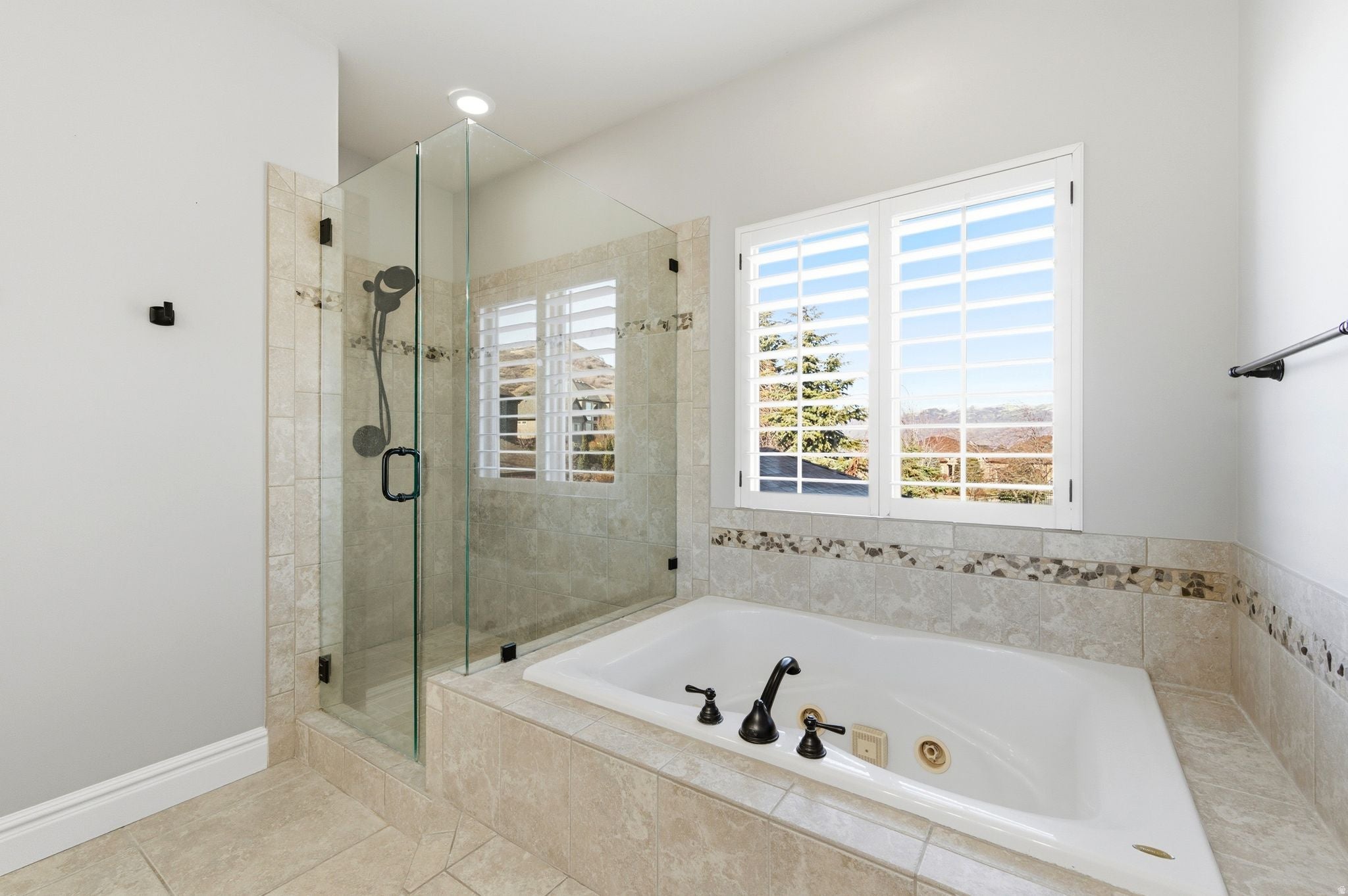 North Salt Lake, Utah, 84054, United States, 6 Bedrooms Bedrooms, ,4 BathroomsBathrooms,Residential,Active,2012192