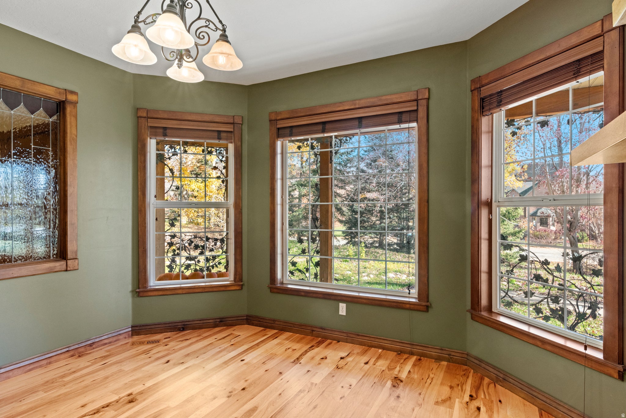 Eden, Utah, 84310, United States, 4 Bedrooms Bedrooms, ,4 BathroomsBathrooms,Residential,Active,1986862