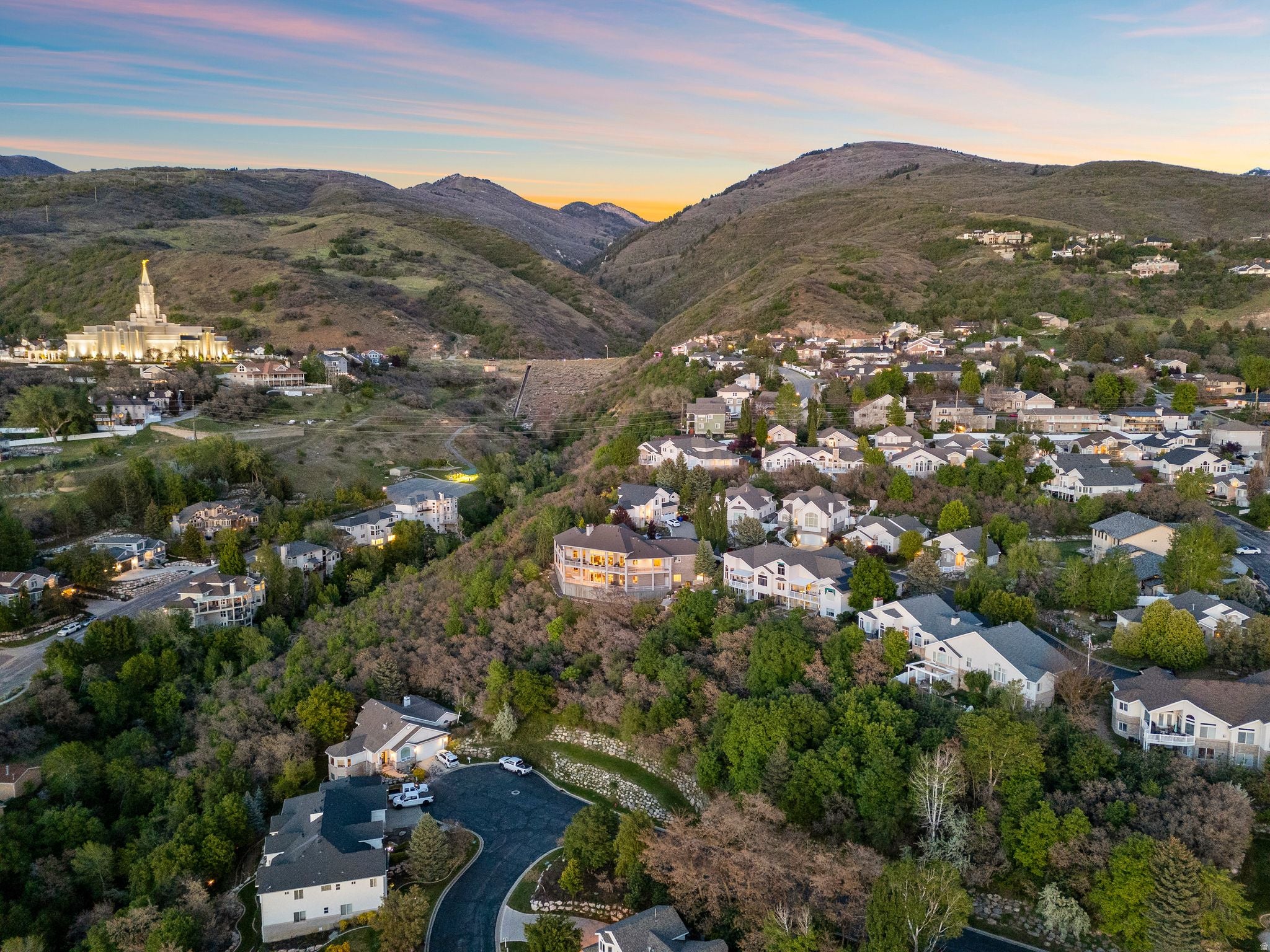Bountiful, Utah, 84010, United States, 6 Bedrooms Bedrooms, ,6 BathroomsBathrooms,Residential,Active,2044576