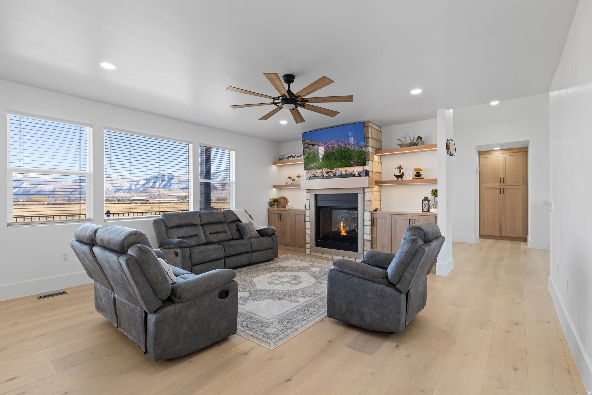 Payson, Utah, 84651, United States, 5 Bedrooms Bedrooms, ,3 BathroomsBathrooms,Residential,Active,2007937