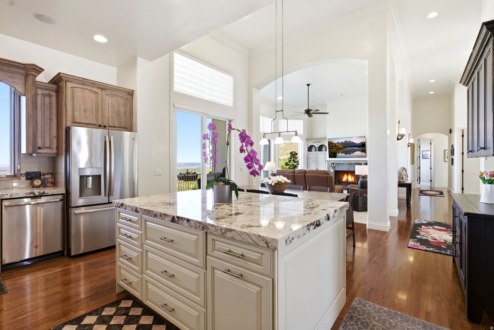 Bountiful, Utah, 84010, United States, 6 Bedrooms Bedrooms, ,6 BathroomsBathrooms,Residential,Active,2044576