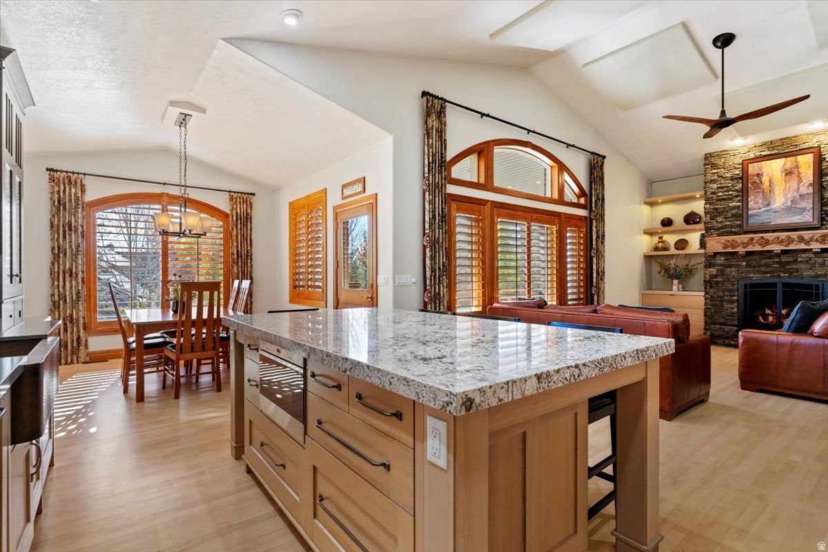 Mountain Green, Utah, 84050, United States, 5 Bedrooms Bedrooms, ,4 BathroomsBathrooms,Residential,Active,1972158