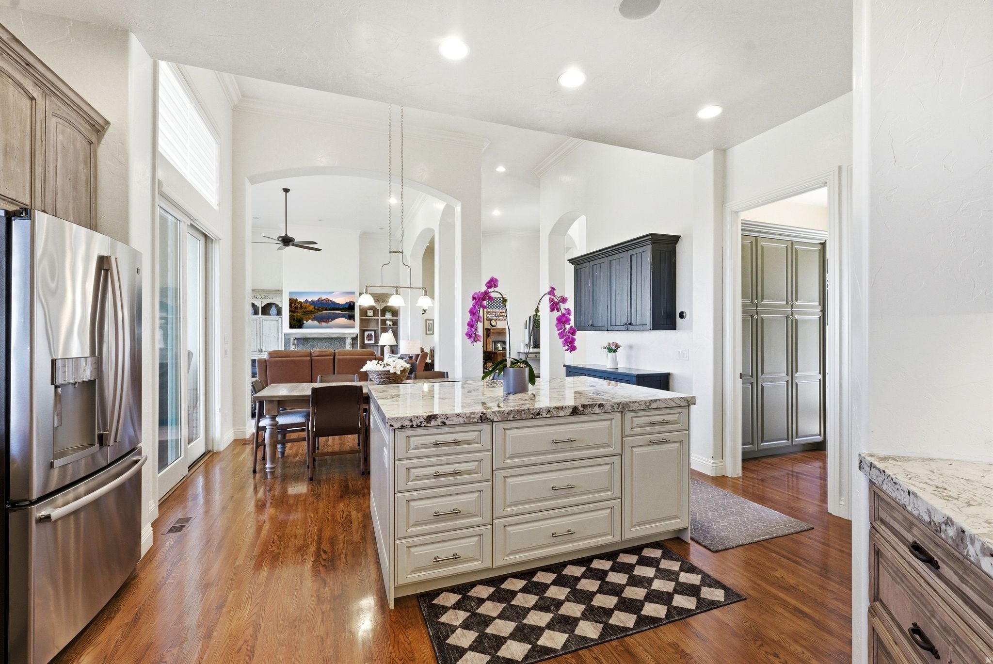 Bountiful, Utah, 84010, United States, 6 Bedrooms Bedrooms, ,6 BathroomsBathrooms,Residential,Active,2044576