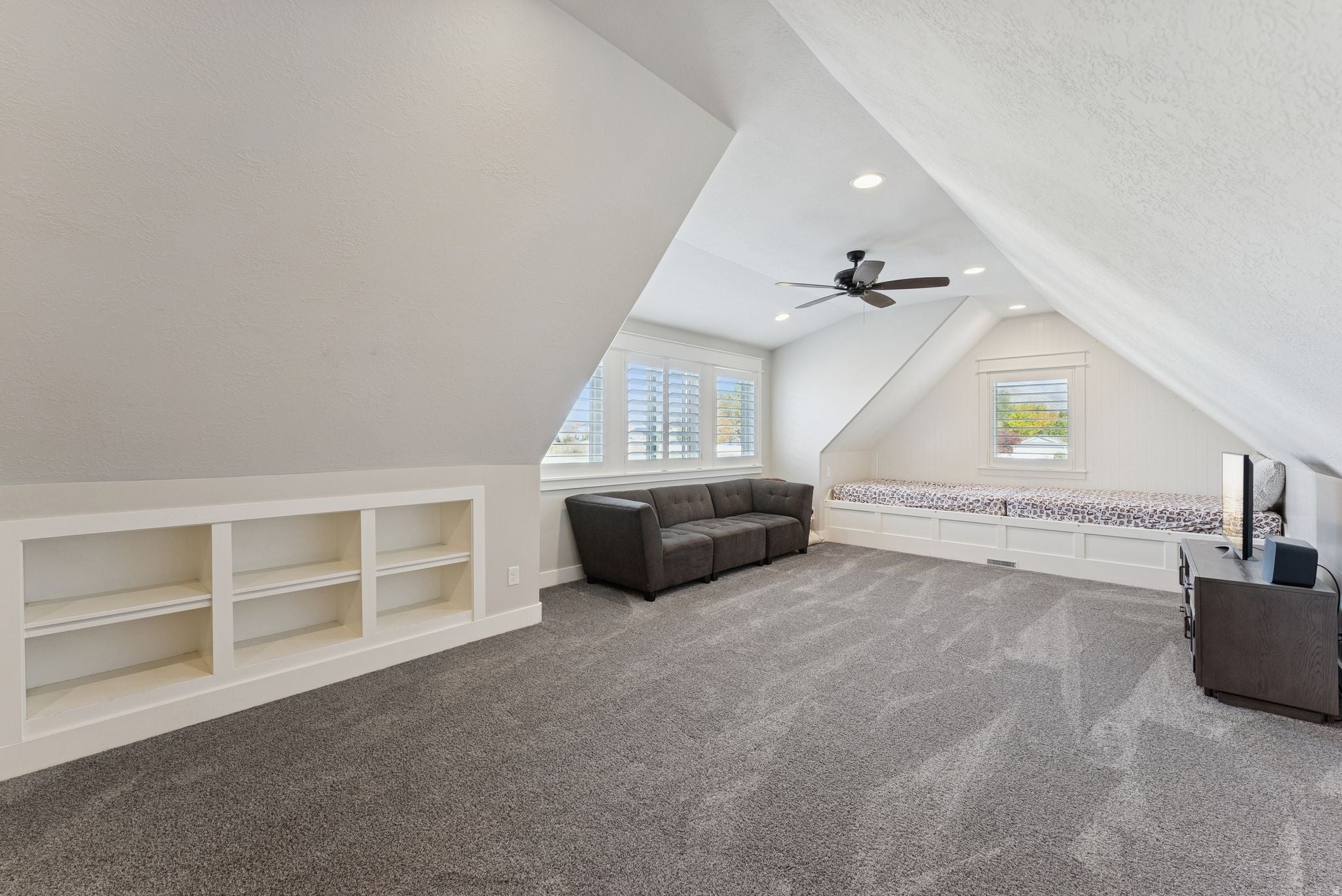 Kaysville, Utah, 84037, United States, 6 Bedrooms Bedrooms, ,5 BathroomsBathrooms,Residential,Active,1973308