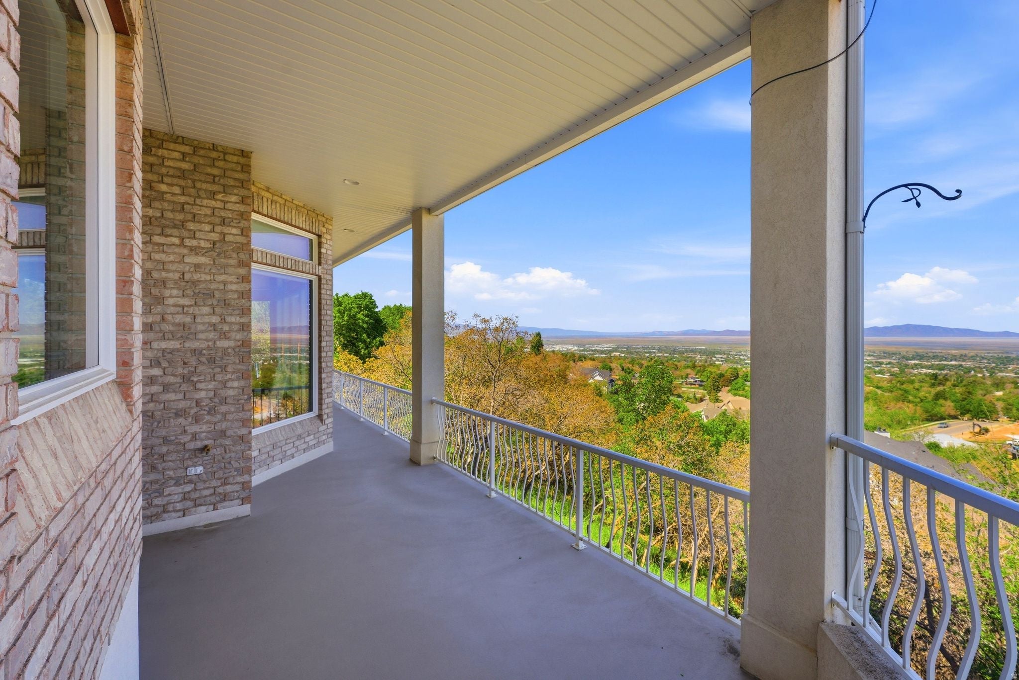 Bountiful, Utah, 84010, United States, 6 Bedrooms Bedrooms, ,6 BathroomsBathrooms,Residential,Active,2044576