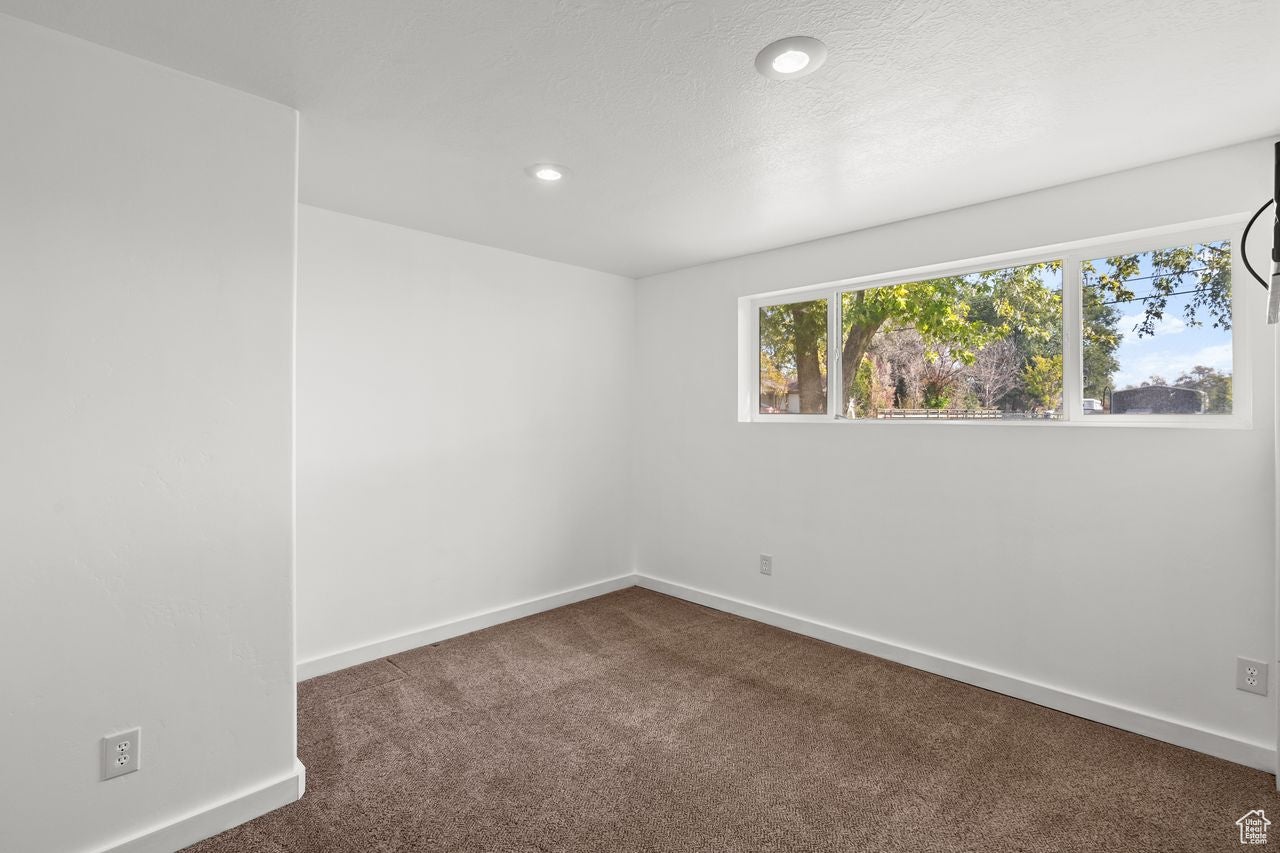 West Point, Utah, 84015, United States, 6 Bedrooms Bedrooms, ,2 BathroomsBathrooms,Residential,Active,1964251