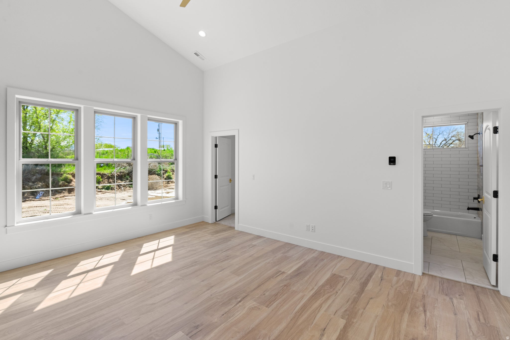 West Haven, Utah, 84401, United States, 6 Bedrooms Bedrooms, ,4 BathroomsBathrooms,Residential,Active,2037112