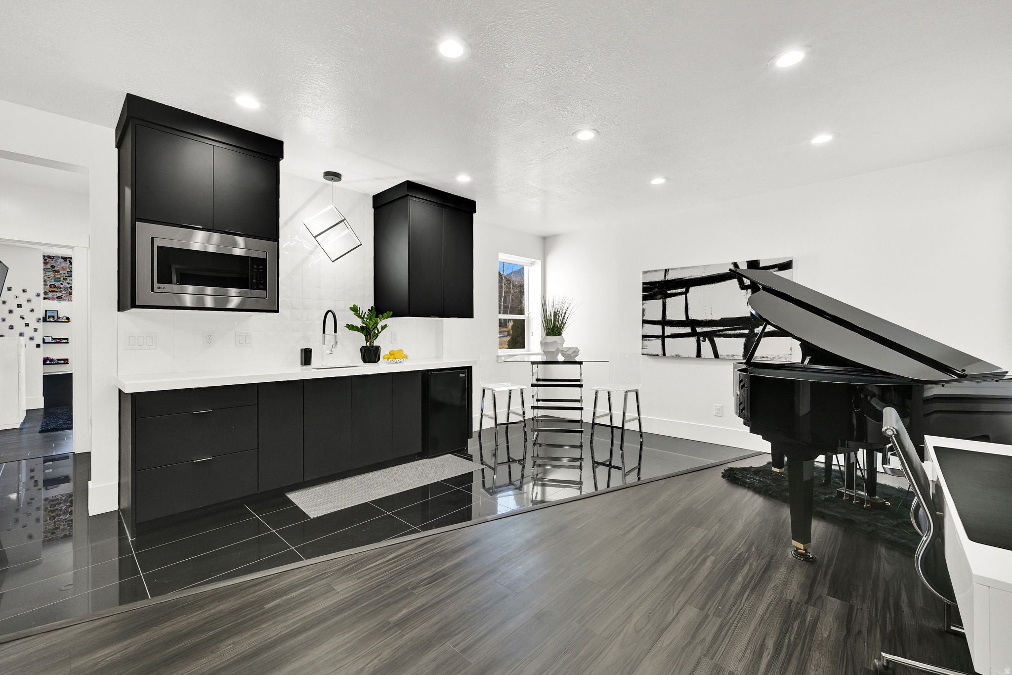 Mountain Green, Utah, 84050, United States, 5 Bedrooms Bedrooms, ,4 BathroomsBathrooms,Residential,Active,2013437