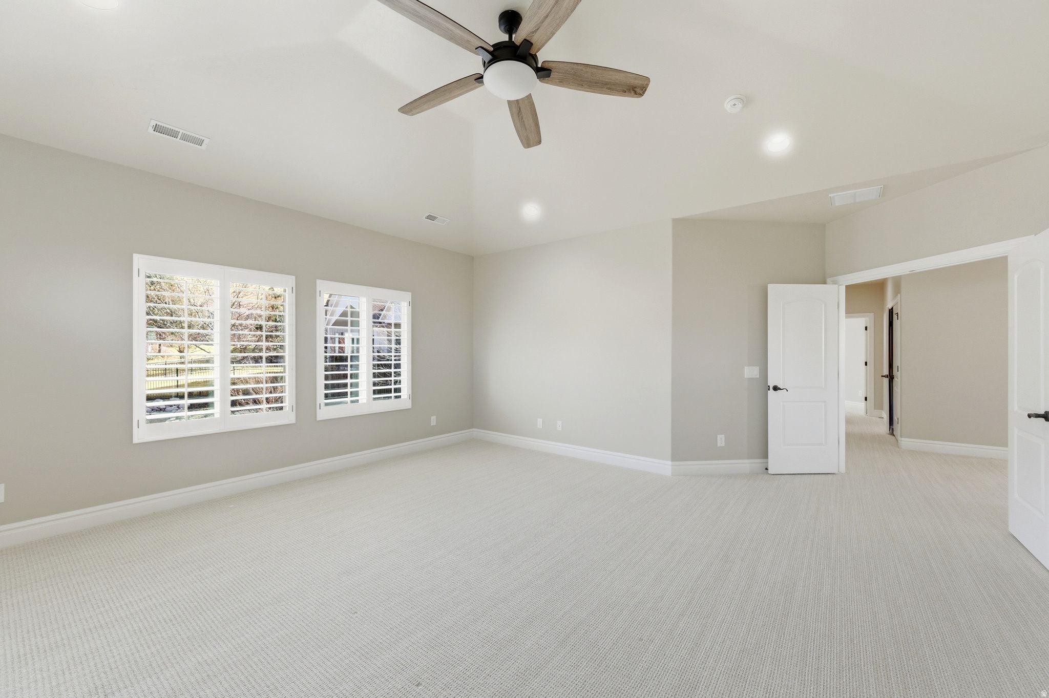 North Salt Lake, Utah, 84054, United States, 6 Bedrooms Bedrooms, ,4 BathroomsBathrooms,Residential,Active,2012192