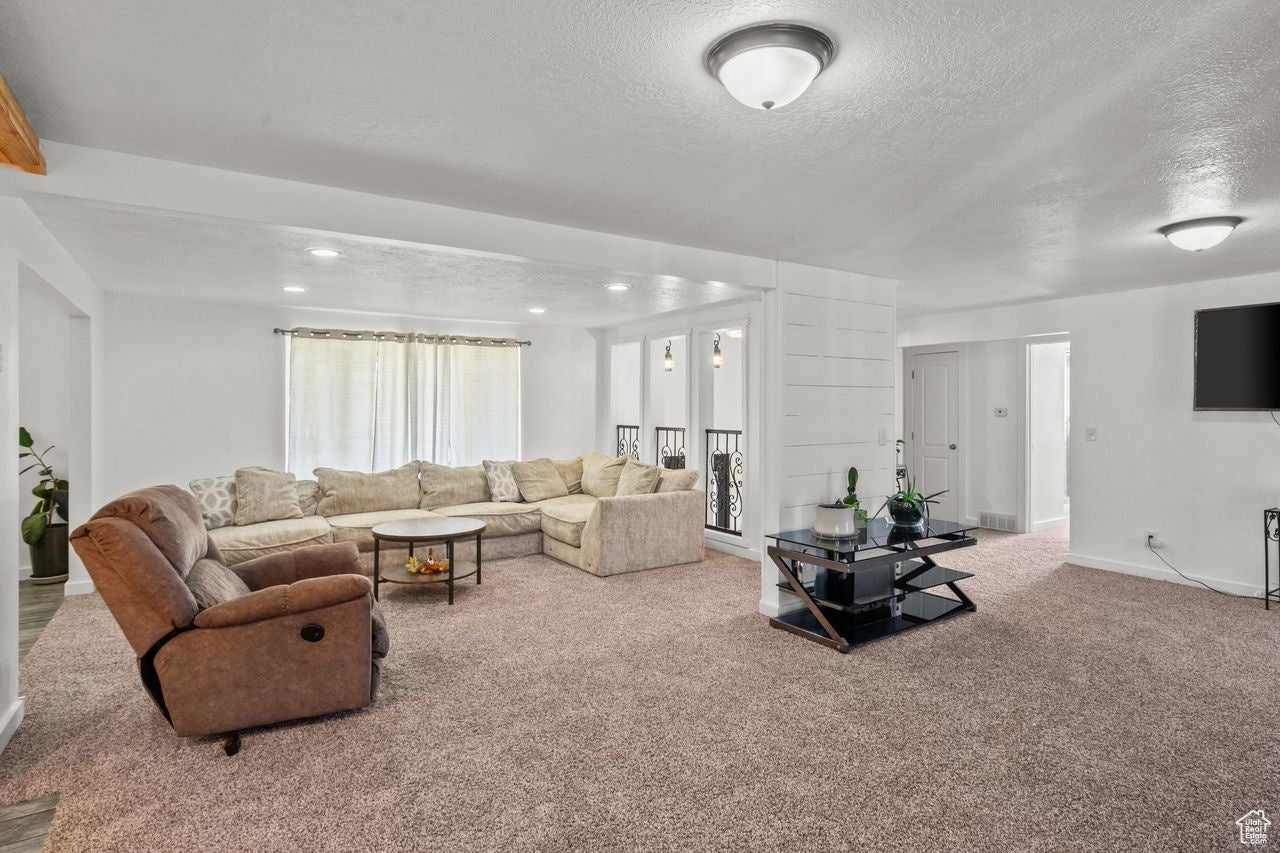 West Point, Utah, 84015, United States, 6 Bedrooms Bedrooms, ,2 BathroomsBathrooms,Residential,Active,1964251