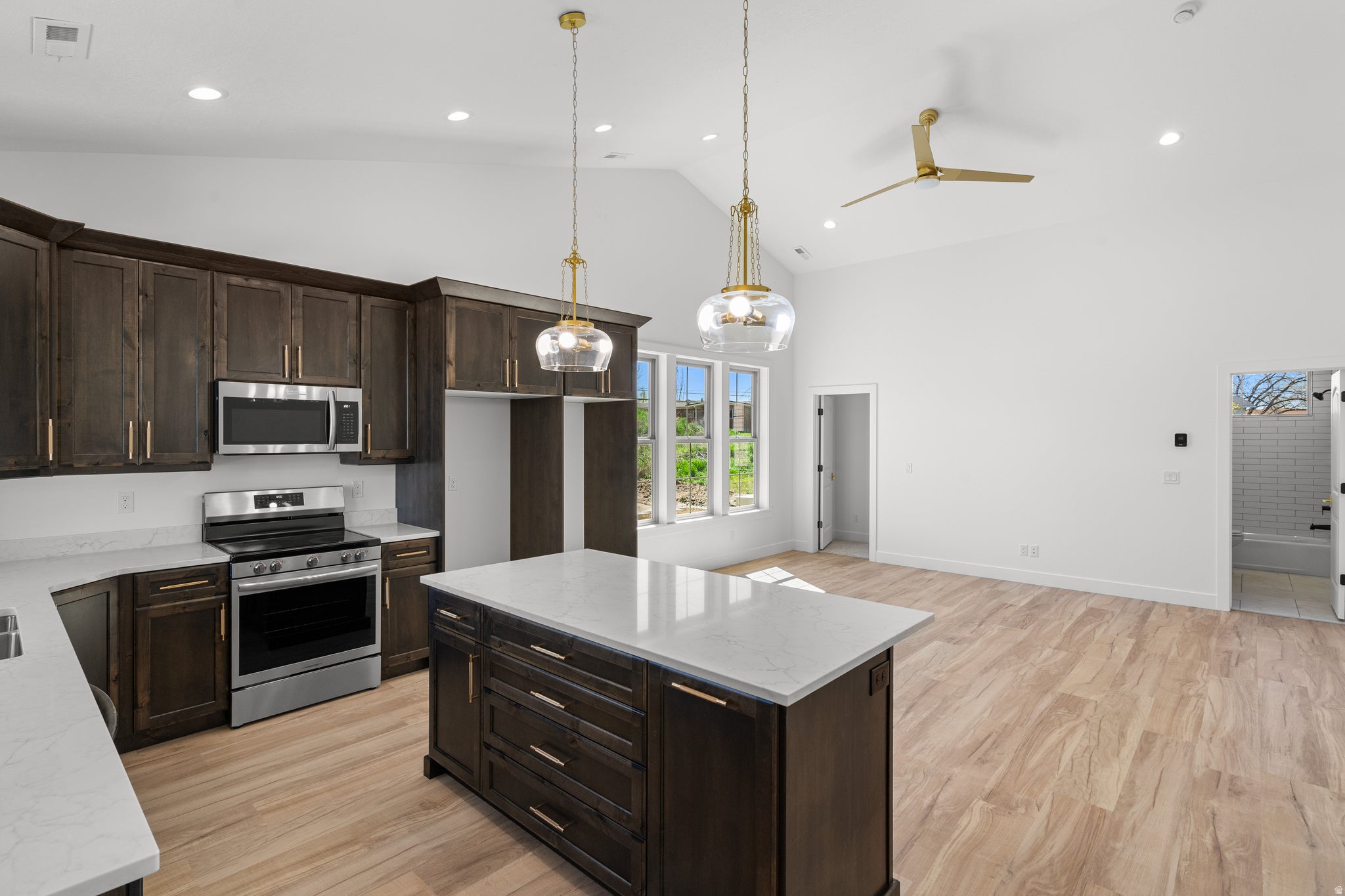 West Haven, Utah, 84401, United States, 6 Bedrooms Bedrooms, ,4 BathroomsBathrooms,Residential,Active,2037112