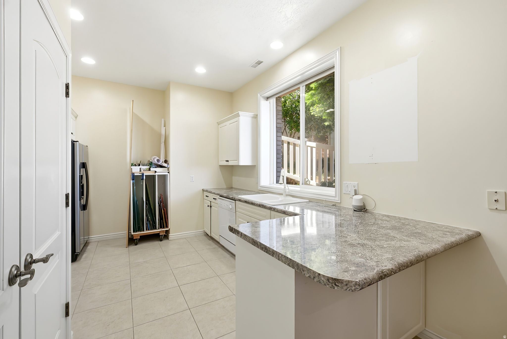 Bountiful, Utah, 84010, United States, 6 Bedrooms Bedrooms, ,6 BathroomsBathrooms,Residential,Active,2044576