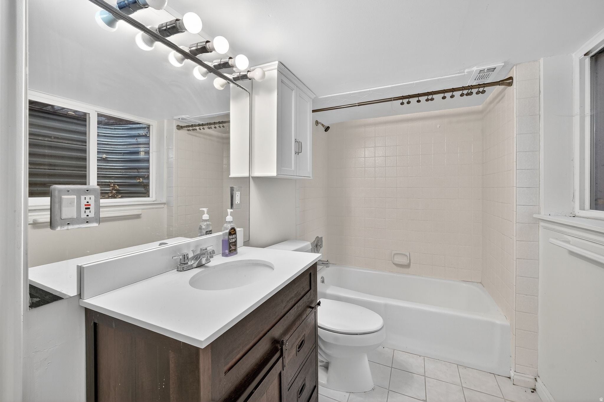 Bluffdale, Utah, 84065, United States, 10 Bedrooms Bedrooms, ,7 BathroomsBathrooms,Residential,Active,1990647