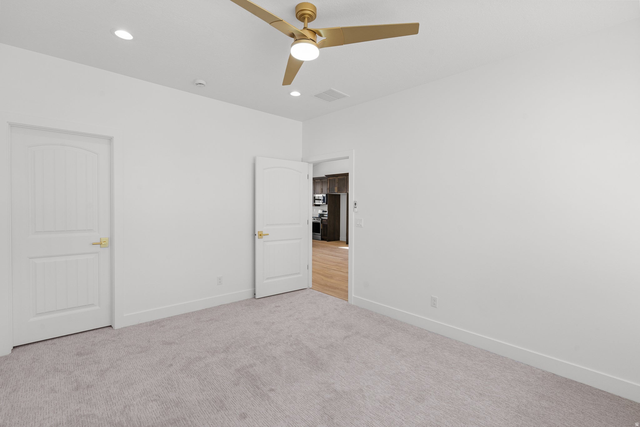West Haven, Utah, 84401, United States, 6 Bedrooms Bedrooms, ,4 BathroomsBathrooms,Residential,Active,2037112