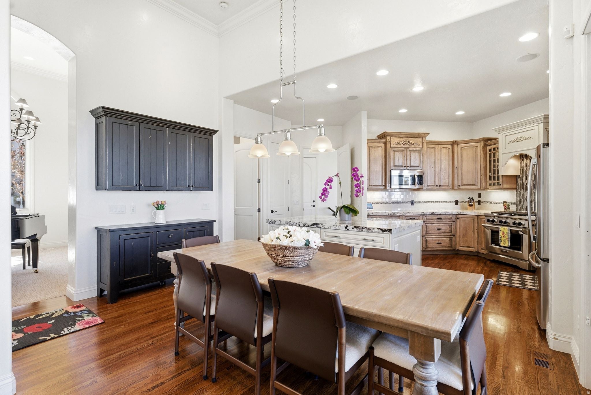 Bountiful, Utah, 84010, United States, 6 Bedrooms Bedrooms, ,6 BathroomsBathrooms,Residential,Active,2044576