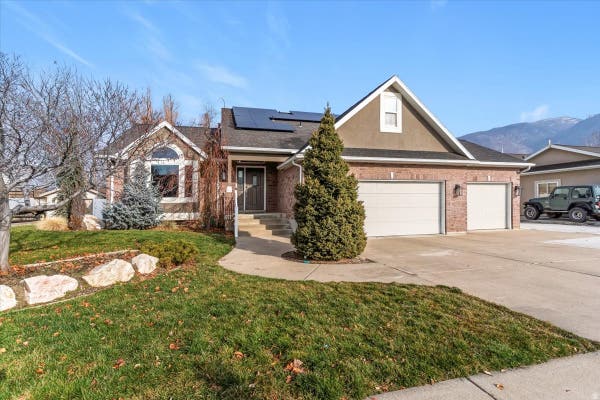 438 W 1050 N, CENTERVILLE, UT 84014, photo 1 of 30