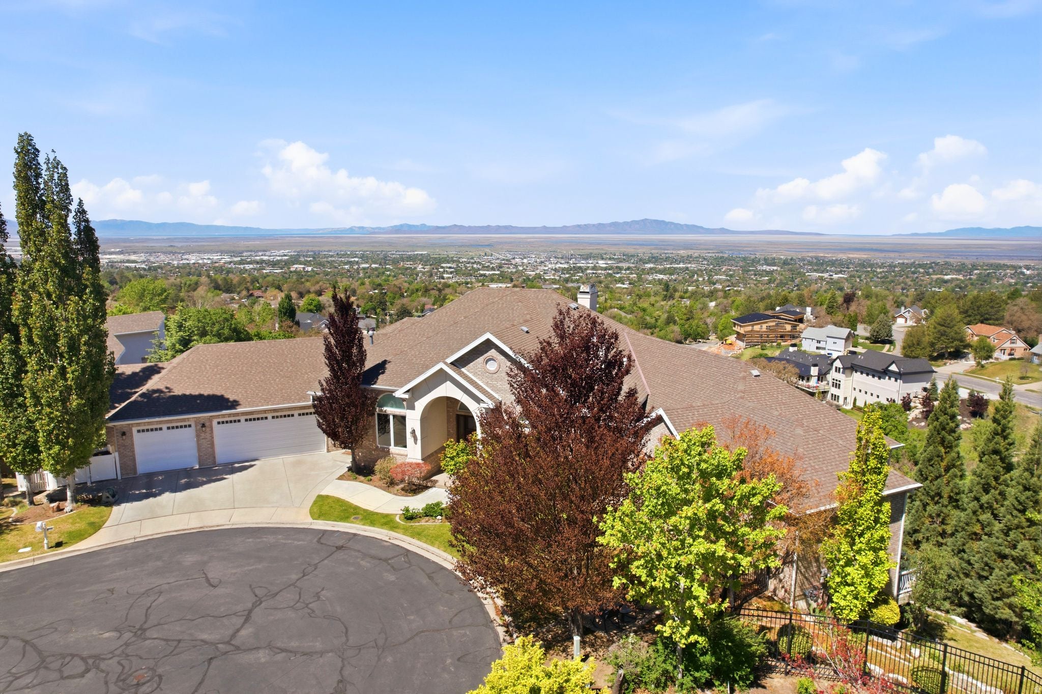 Bountiful, Utah, 84010, United States, 6 Bedrooms Bedrooms, ,6 BathroomsBathrooms,Residential,Active,2044576