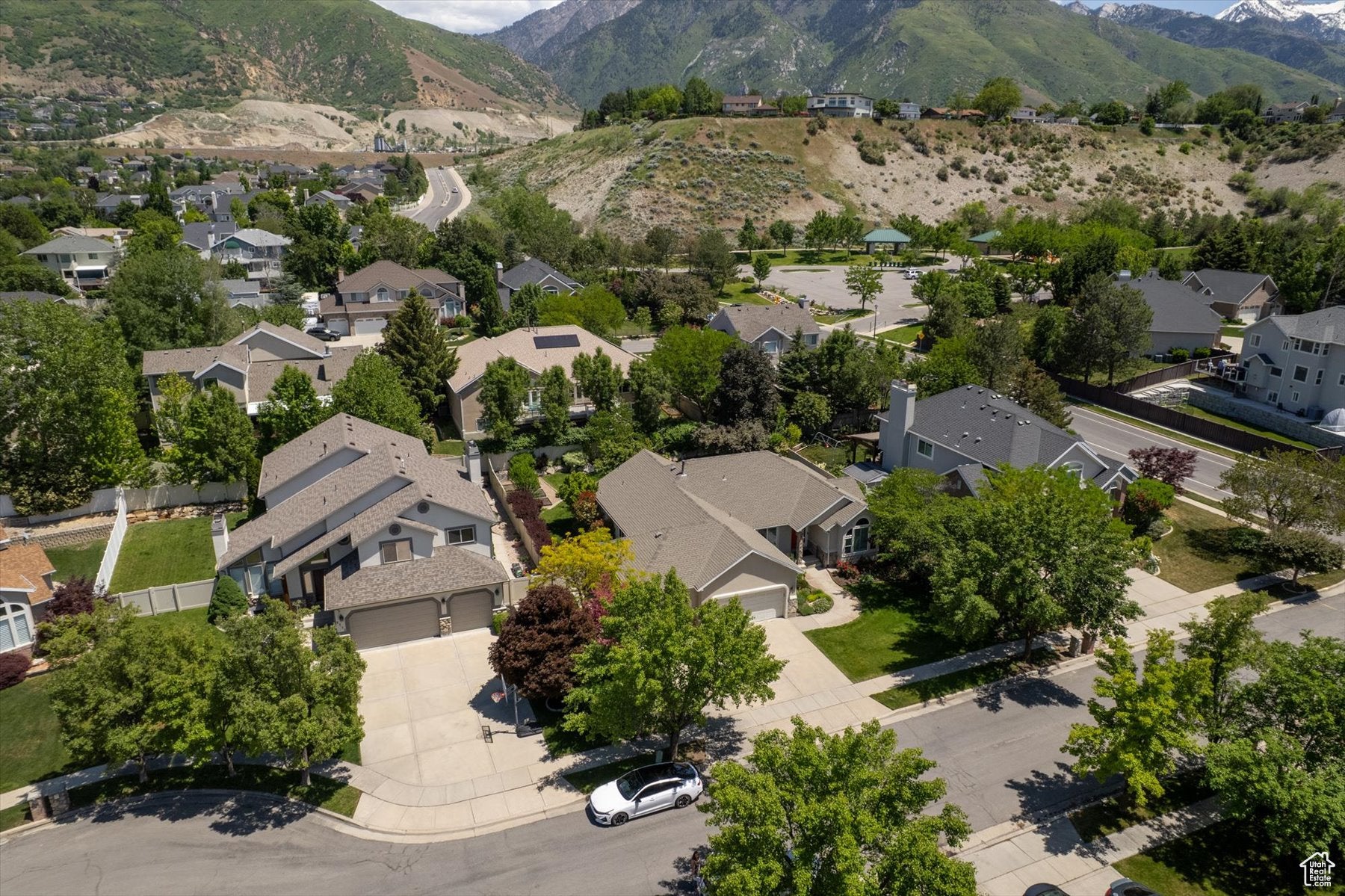 Cottonwood Heights, Utah, 84121, United States, 6 Bedrooms Bedrooms, ,3 BathroomsBathrooms,Residential,Active,1964287