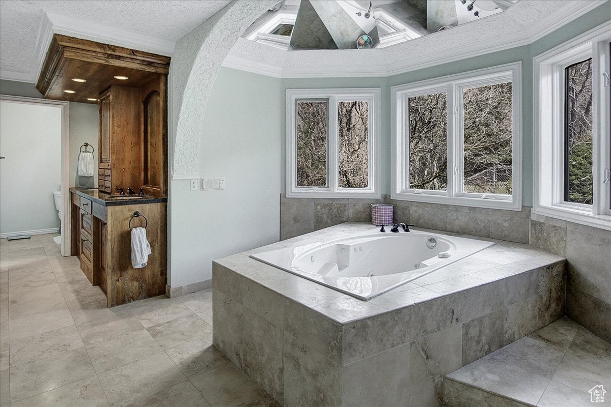 Ogden, Utah, 84403, United States, 7 Bedrooms Bedrooms, ,4 BathroomsBathrooms,Residential,Active,1732386