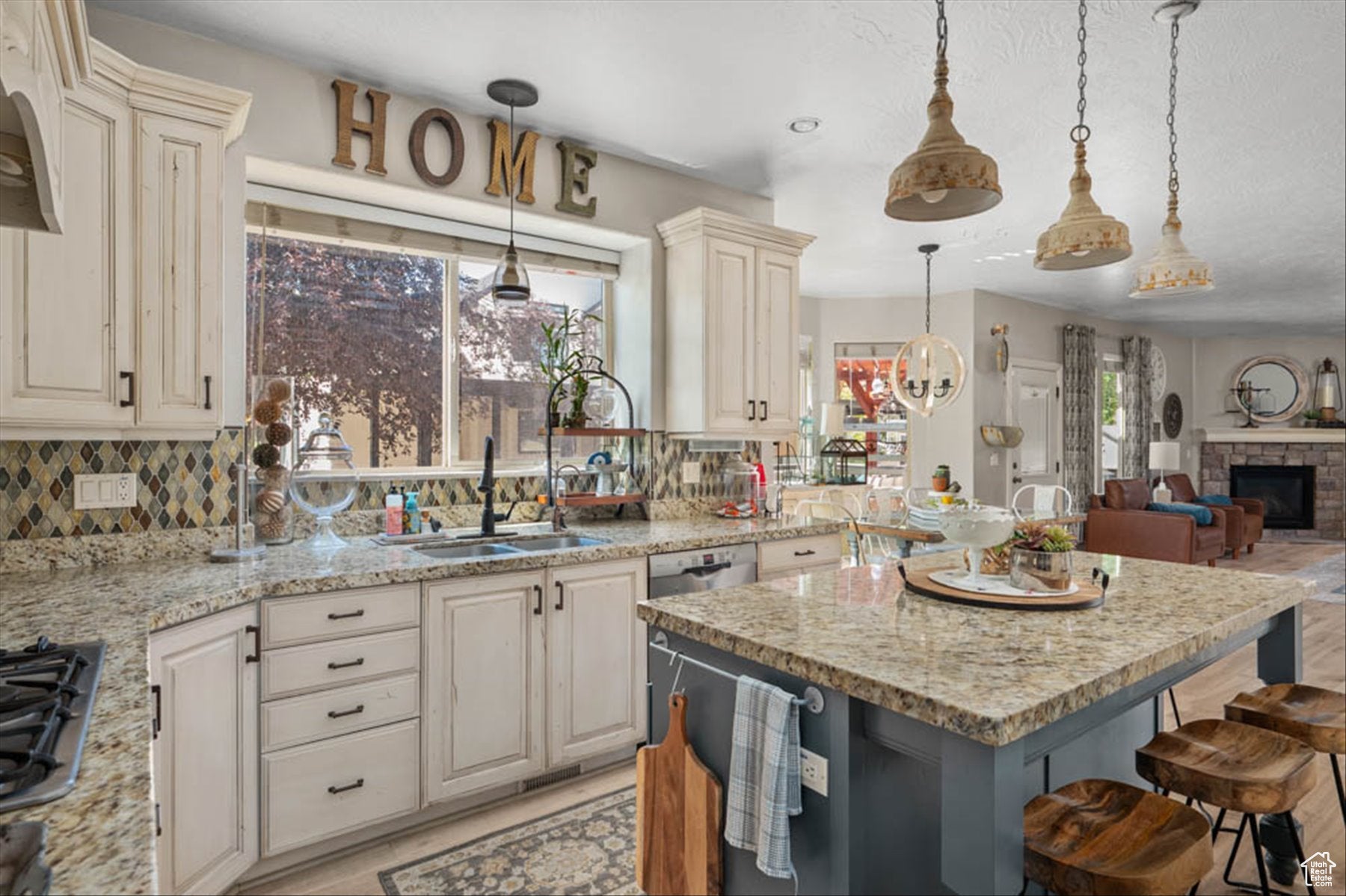 South Jordan, Utah, 84095, United States, 6 Bedrooms Bedrooms, ,4 BathroomsBathrooms,Residential,Active,1876871