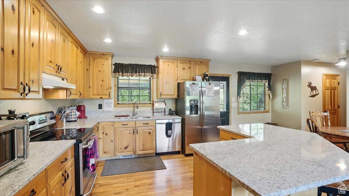 Kamas, Utah, 84036, United States, ,4 BathroomsBathrooms,Residential,Active,1829943