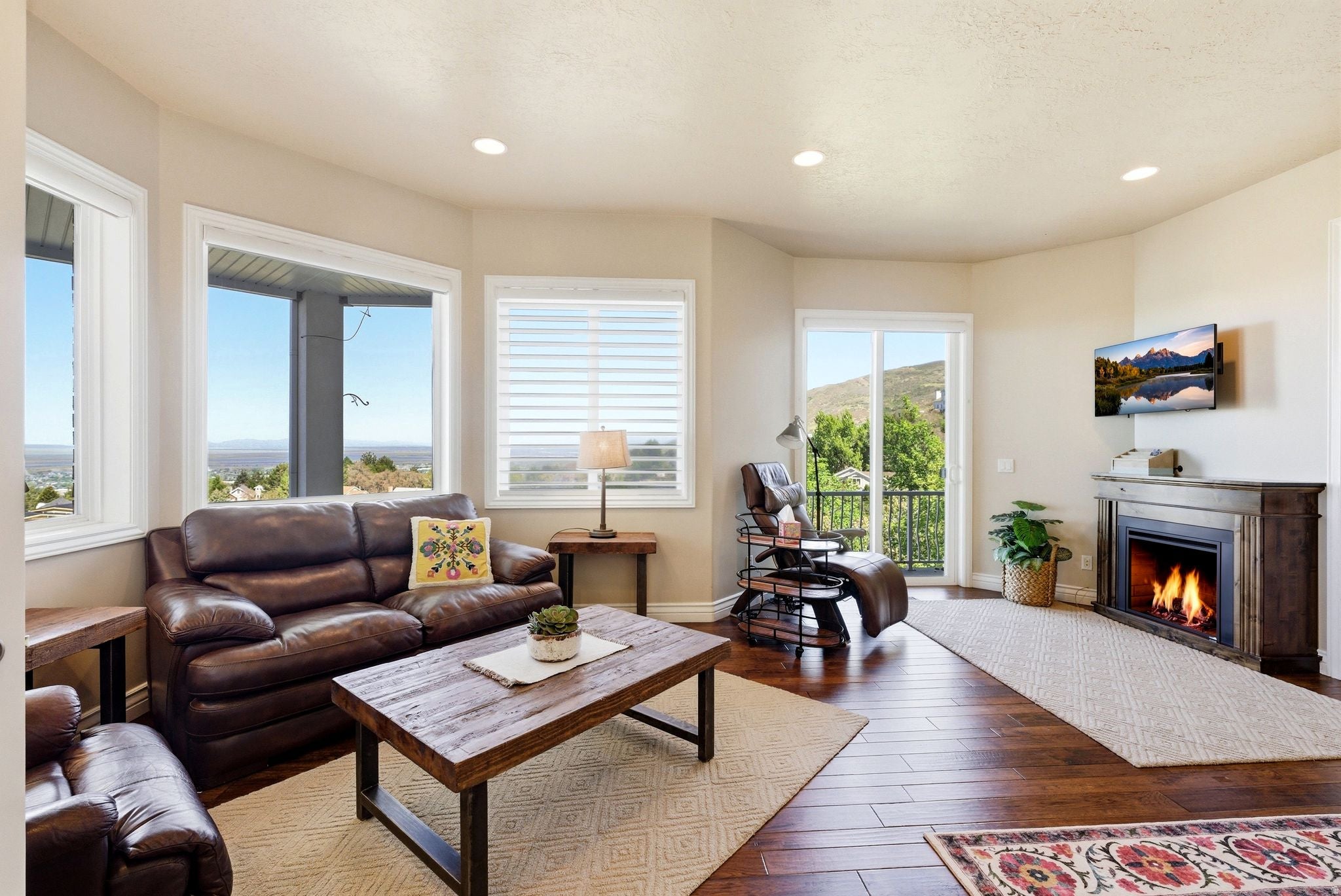 Bountiful, Utah, 84010, United States, 6 Bedrooms Bedrooms, ,6 BathroomsBathrooms,Residential,Active,2044576