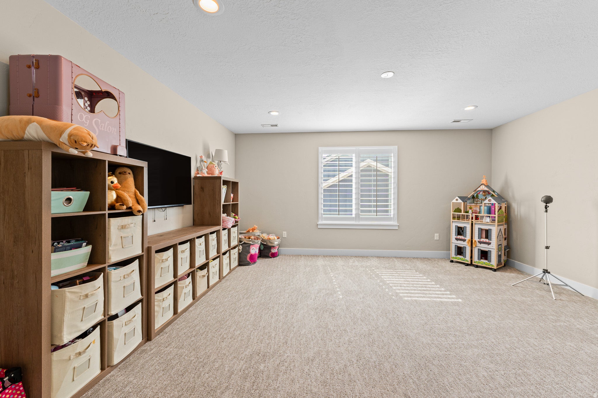 Fruit Heights, Utah, 84037, United States, 6 Bedrooms Bedrooms, ,4 BathroomsBathrooms,Residential,Contingent,2045711