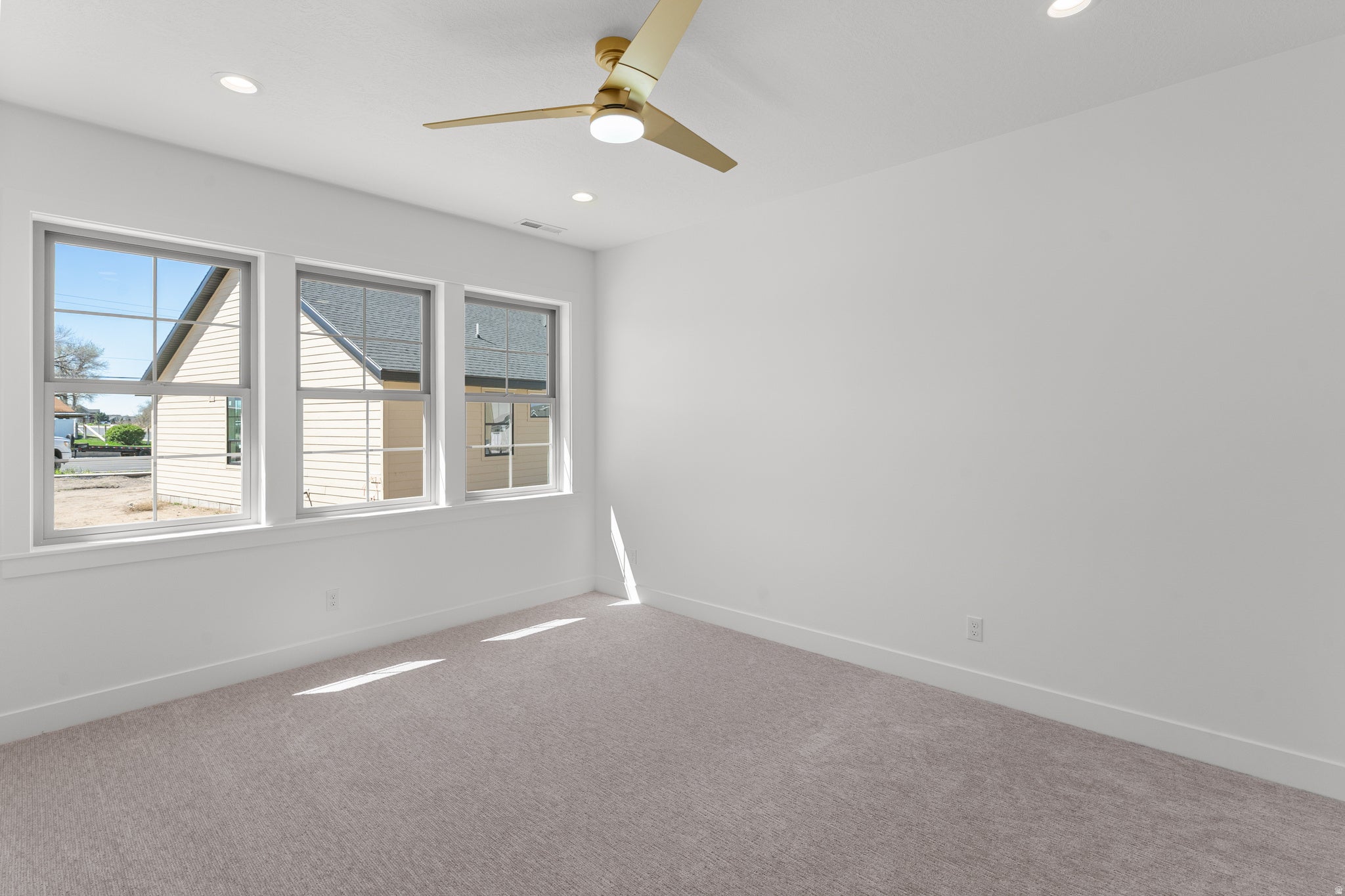 West Haven, Utah, 84401, United States, 6 Bedrooms Bedrooms, ,4 BathroomsBathrooms,Residential,Active,2037112
