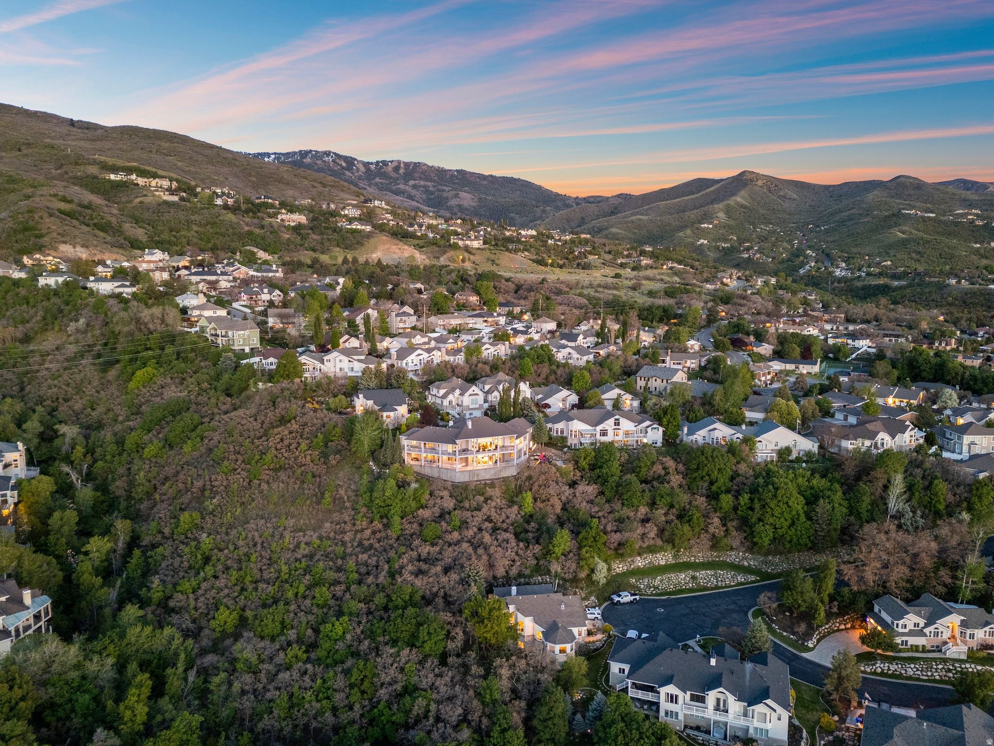 Bountiful, Utah, 84010, United States, 6 Bedrooms Bedrooms, ,6 BathroomsBathrooms,Residential,Active,2044576