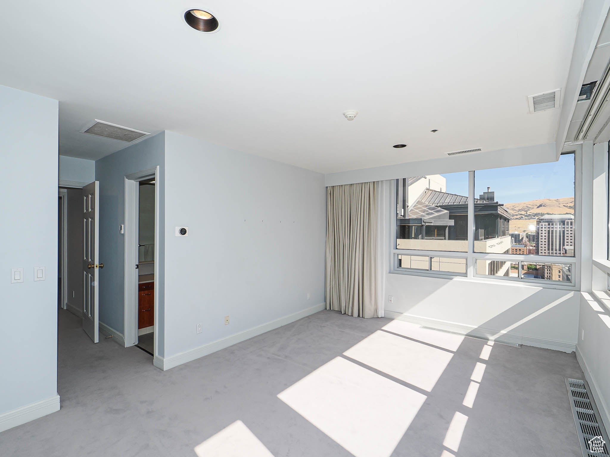 Salt Lake City, Utah, 84101, United States, 4 Bedrooms Bedrooms, ,5 BathroomsBathrooms,Residential,Active,1905069