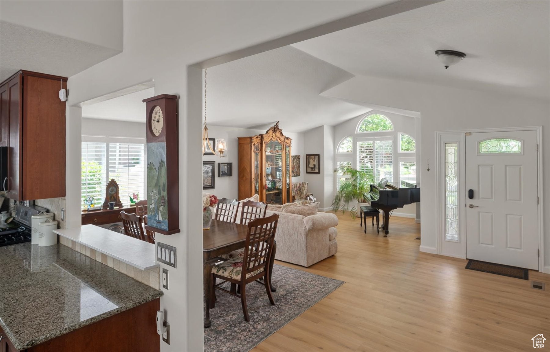 Cottonwood Heights, Utah, 84121, United States, 6 Bedrooms Bedrooms, ,3 BathroomsBathrooms,Residential,Active,1964287