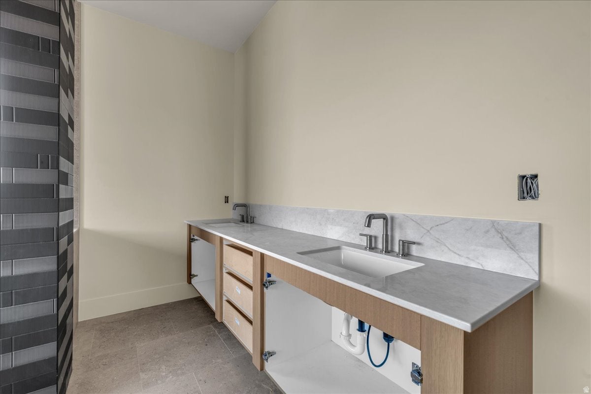 Ivins, Utah, 84738, United States, 4 Bedrooms Bedrooms, ,5 BathroomsBathrooms,Residential,Active,2052060