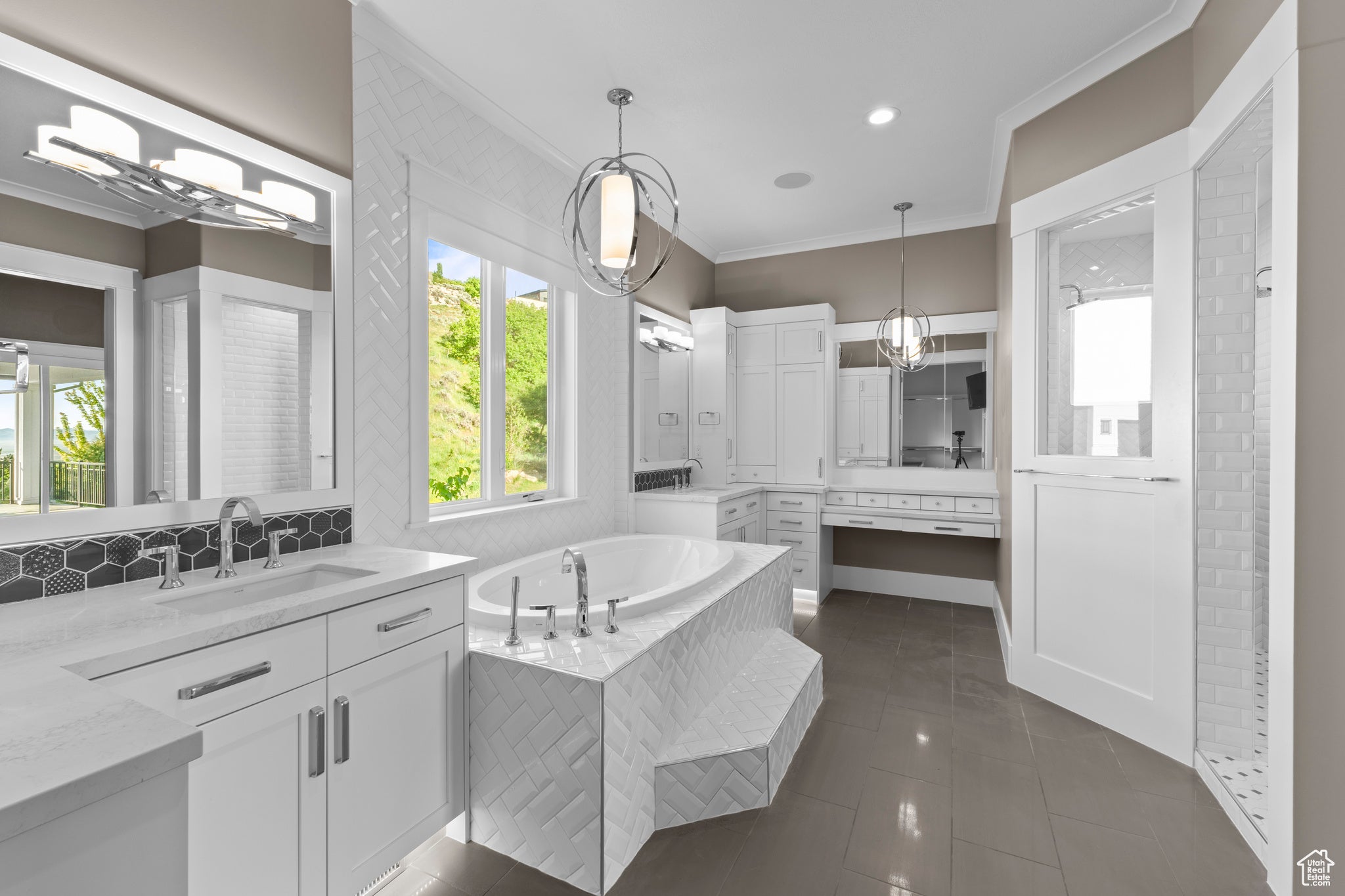 Fruit Heights, Utah, 84037, United States, 6 Bedrooms Bedrooms, ,5 BathroomsBathrooms,Residential,Active,1929683