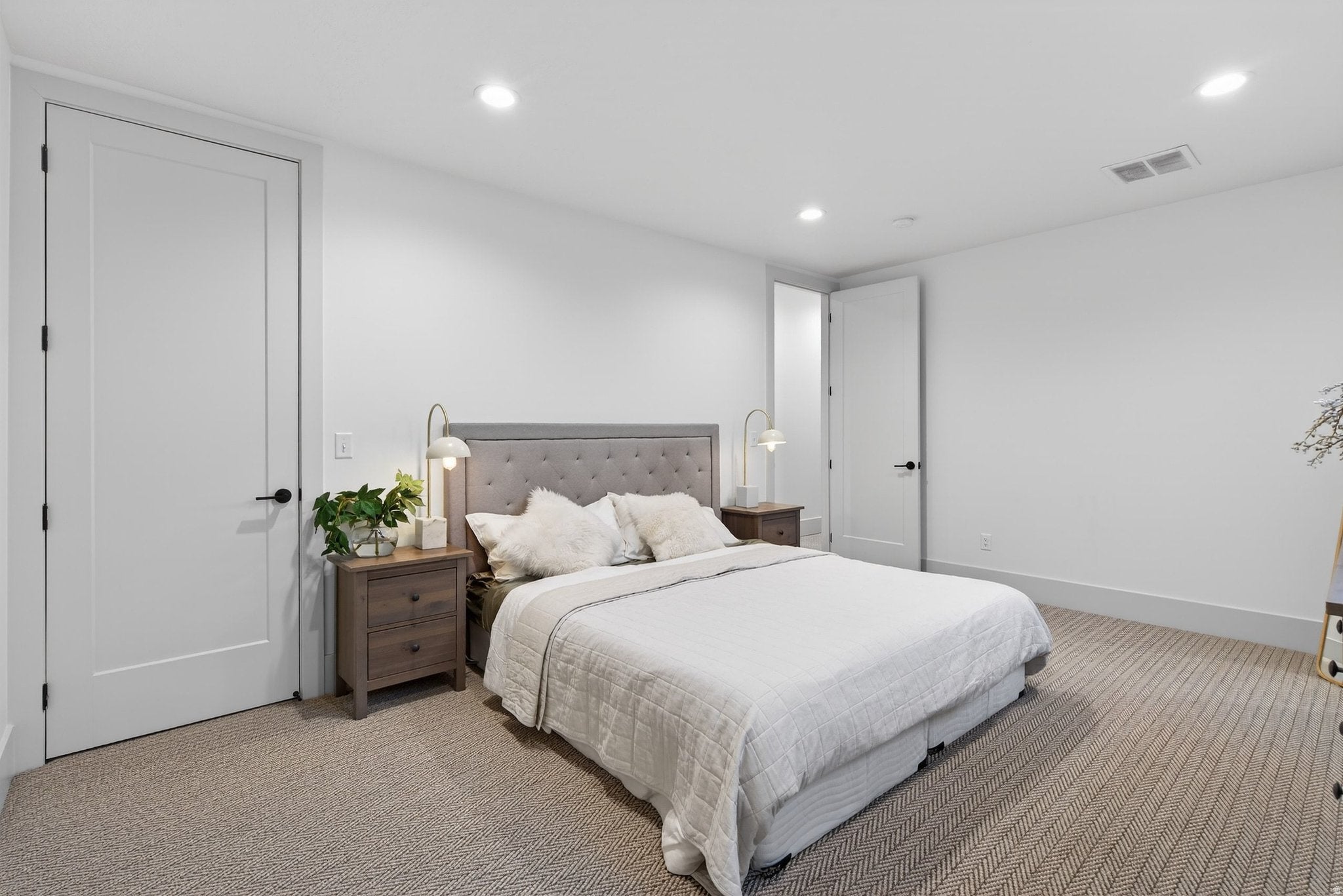 South Jordan, Utah, 84009, United States, 4 Bedrooms Bedrooms, ,4 BathroomsBathrooms,Residential,Active,2006892