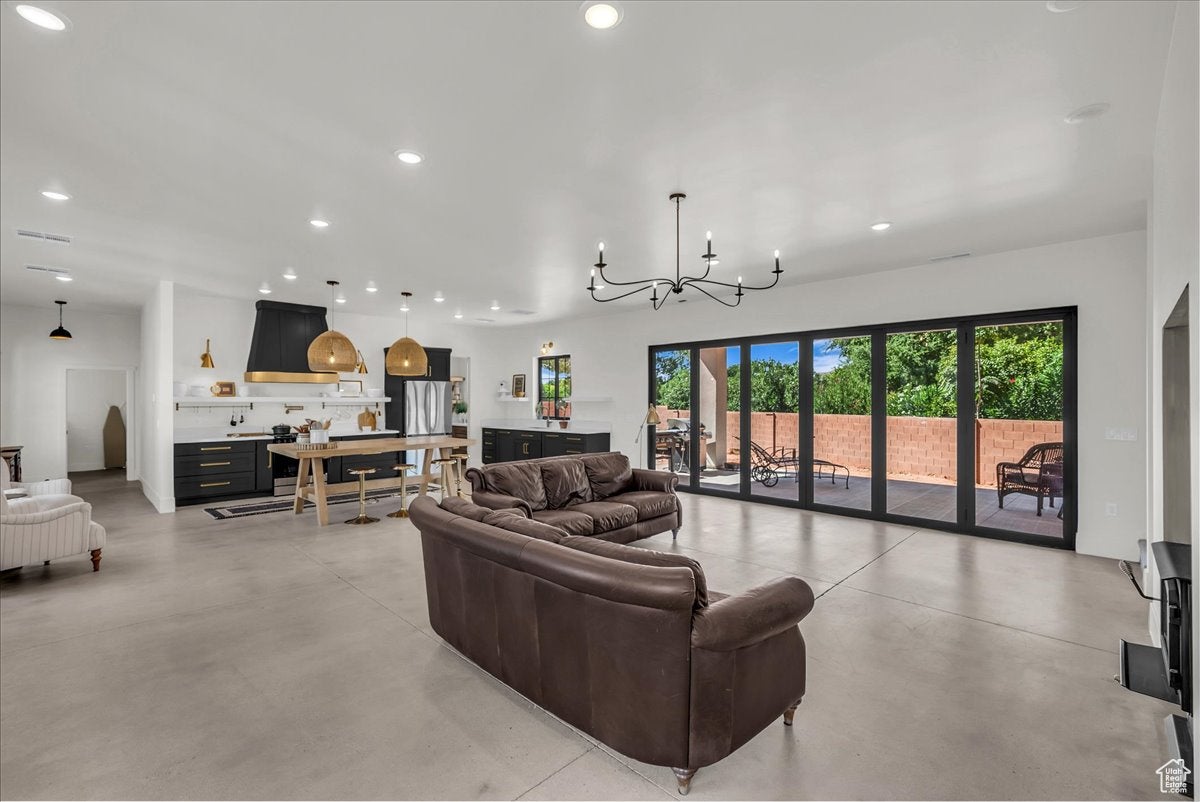 Santa Clara, Utah, 84765, United States, 6 Bedrooms Bedrooms, ,4 BathroomsBathrooms,Residential,Active,1914630