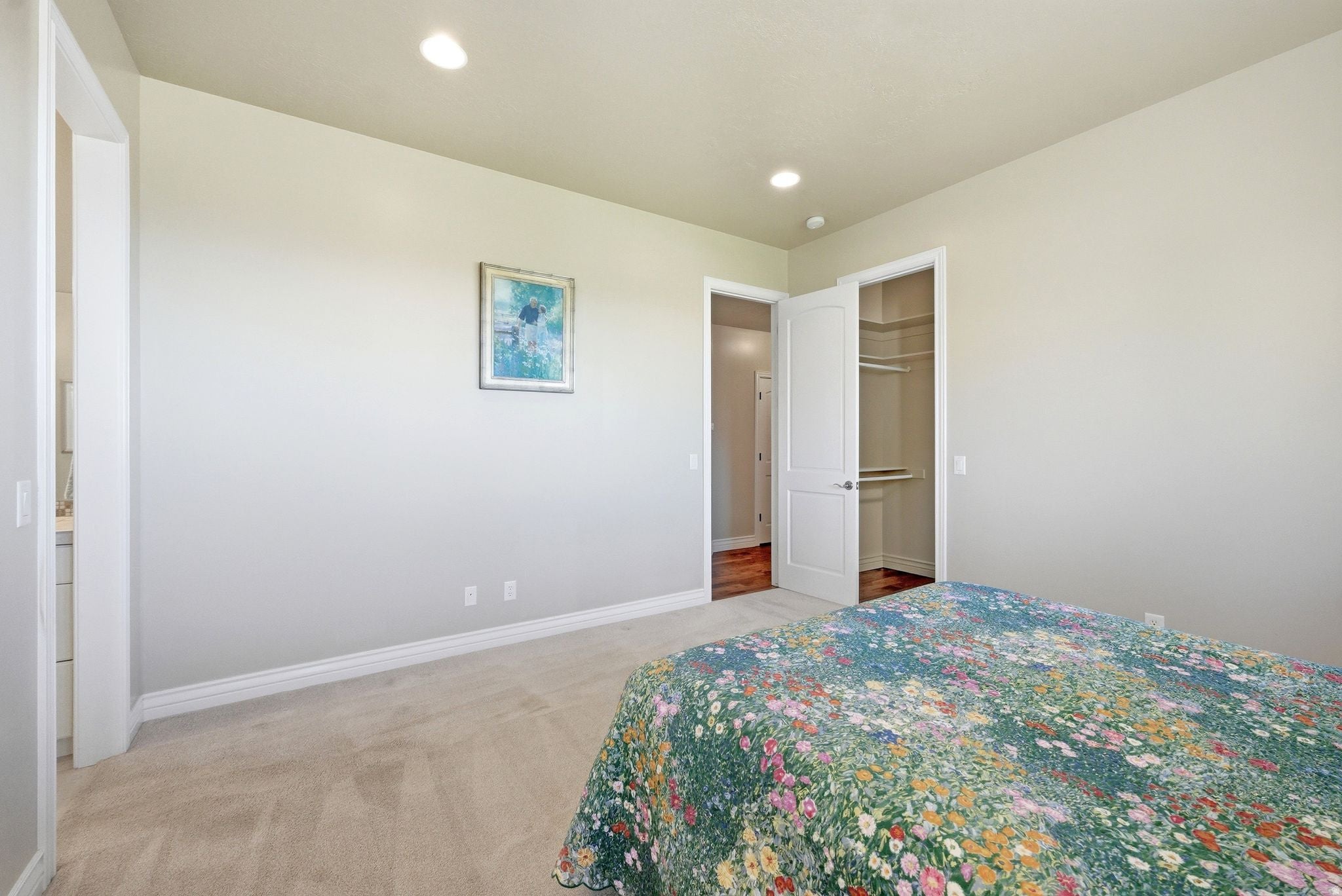 Bountiful, Utah, 84010, United States, 6 Bedrooms Bedrooms, ,6 BathroomsBathrooms,Residential,Active,2044576