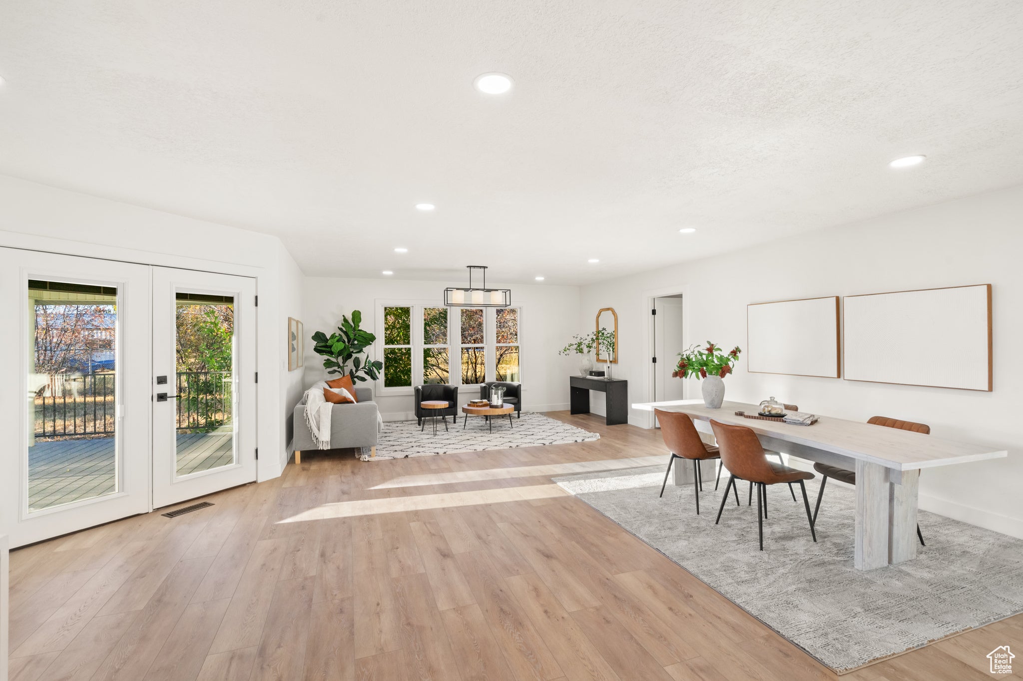 Huntsville, Utah, 84317, United States, 4 Bedrooms Bedrooms, ,3 BathroomsBathrooms,Residential,Active,1964495