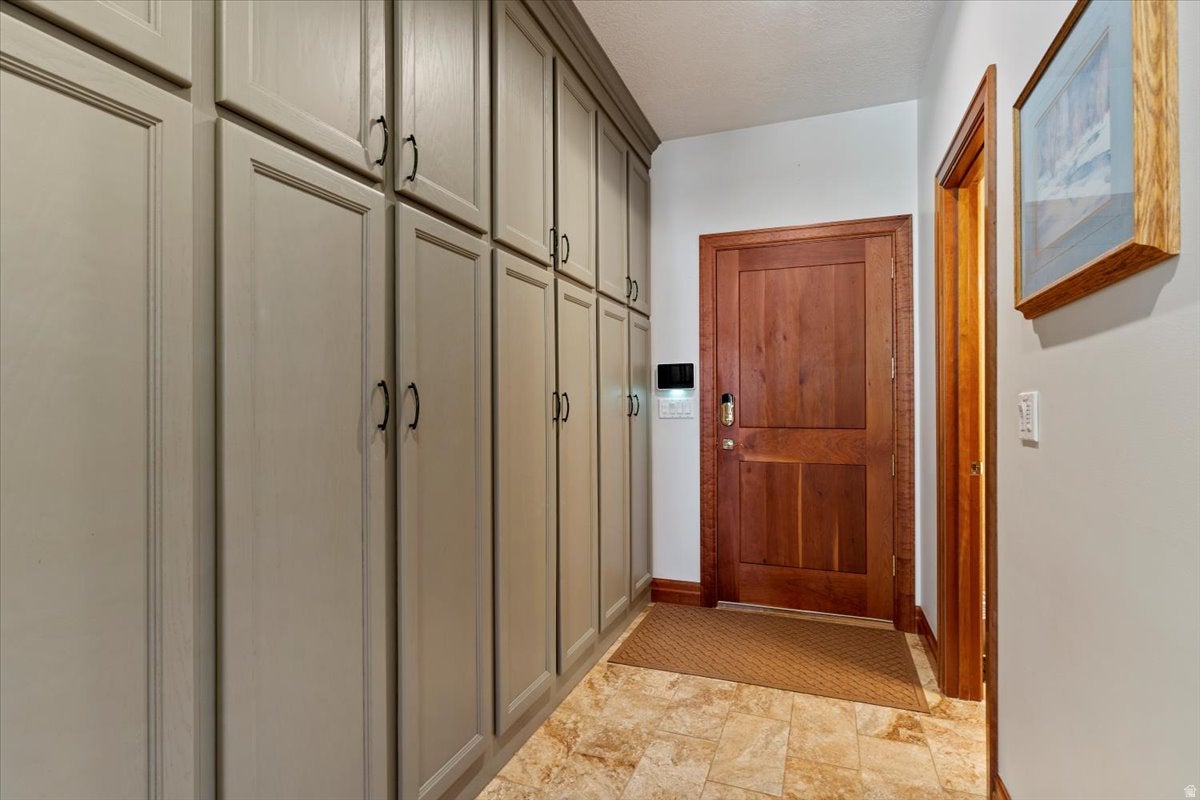 Mountain Green, Utah, 84050, United States, 5 Bedrooms Bedrooms, ,4 BathroomsBathrooms,Residential,Active,1972158