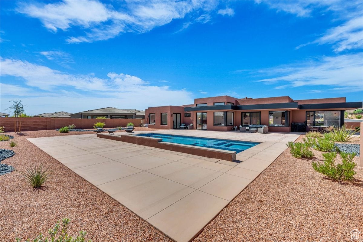 Ivins, Utah, 84738, United States, 3 Bedrooms Bedrooms, ,3 BathroomsBathrooms,Residential,Active,1929457