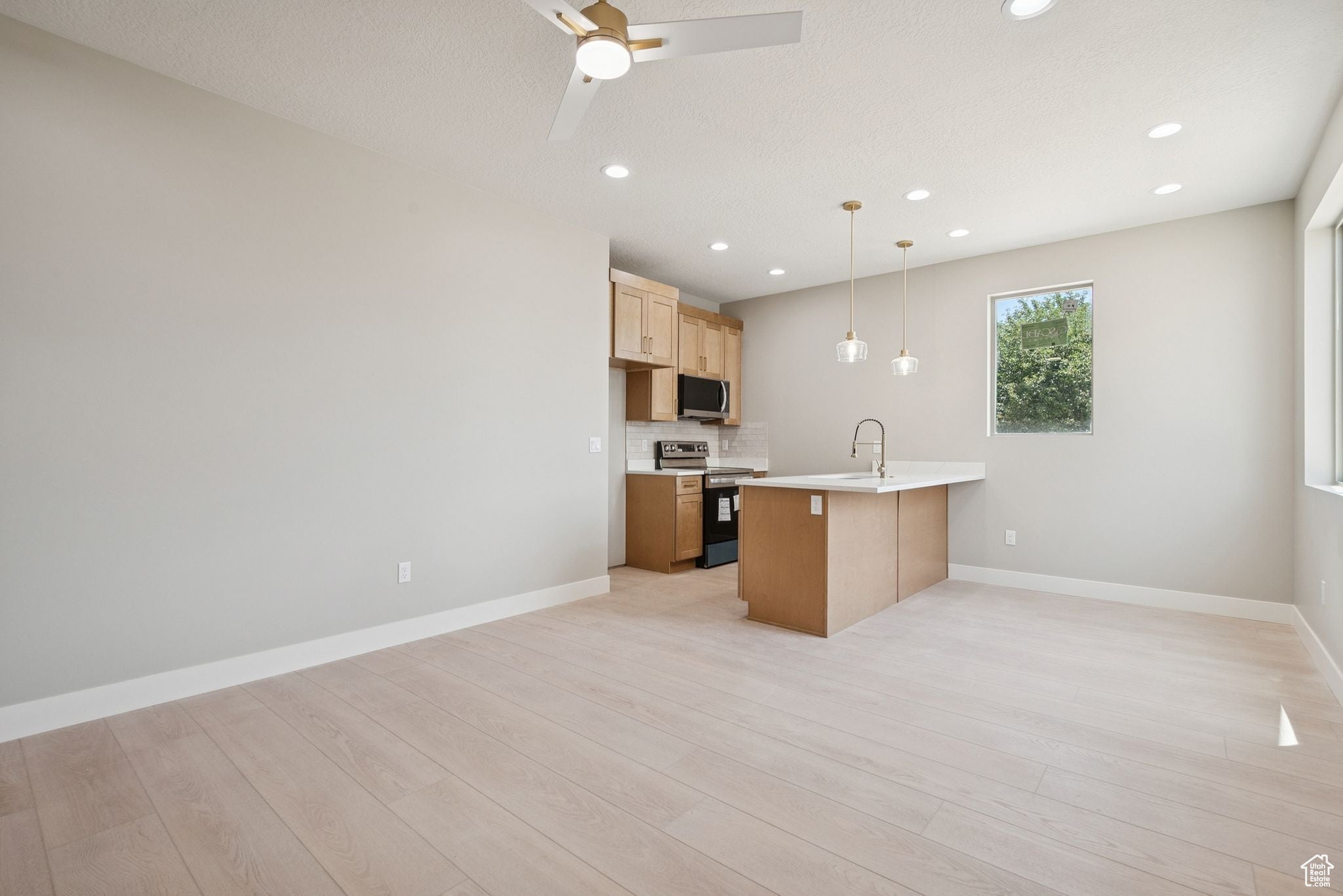 Lehi, Utah, 84043, United States, 7 Bedrooms Bedrooms, ,4 BathroomsBathrooms,Residential,Active,1849505