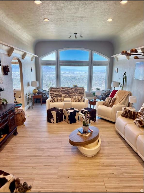 Salt Lake City, Utah, 84103, United States, 5 Bedrooms Bedrooms, ,4 BathroomsBathrooms,Residential,Active,2042745