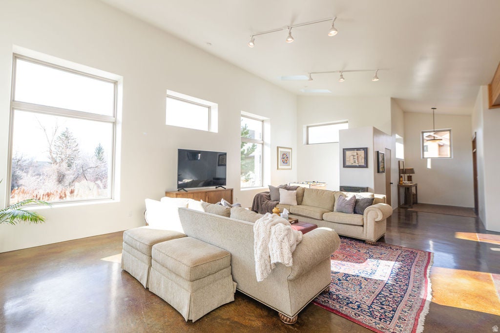 Eden, Utah, 84310, United States, 3 Bedrooms Bedrooms, ,3 BathroomsBathrooms,Residential,Active,1998572